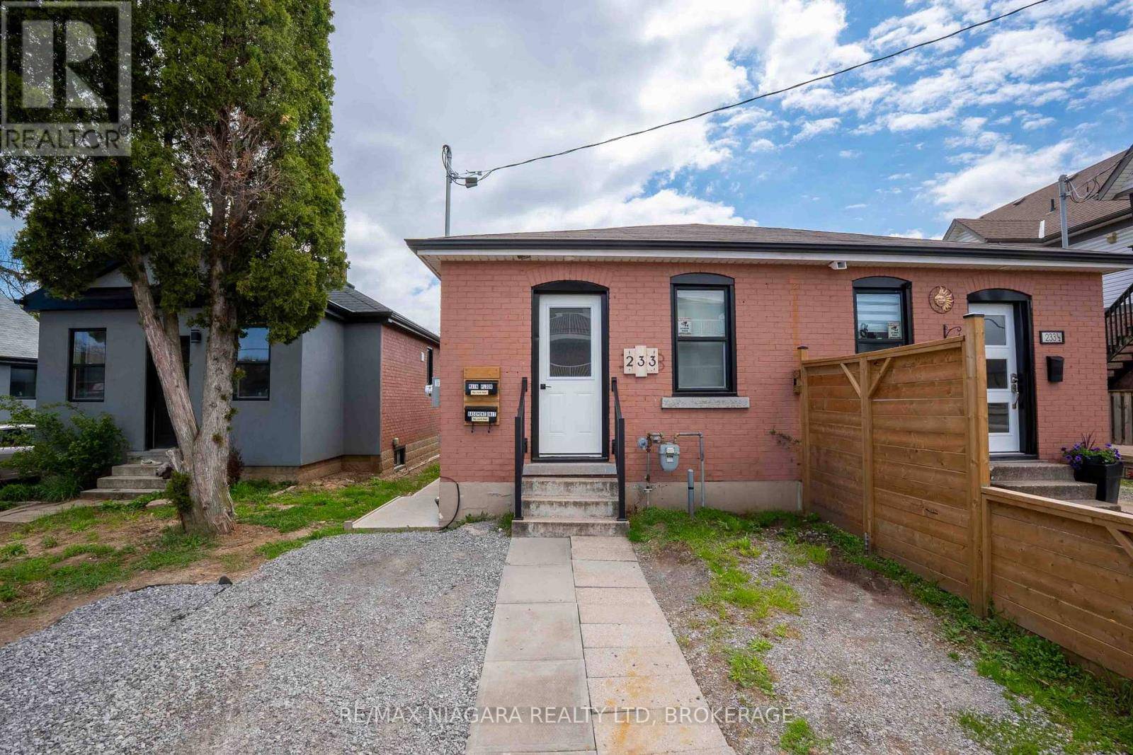 St. Catharines (western Hill), ON L2S1W8,233 PELHAM ROAD