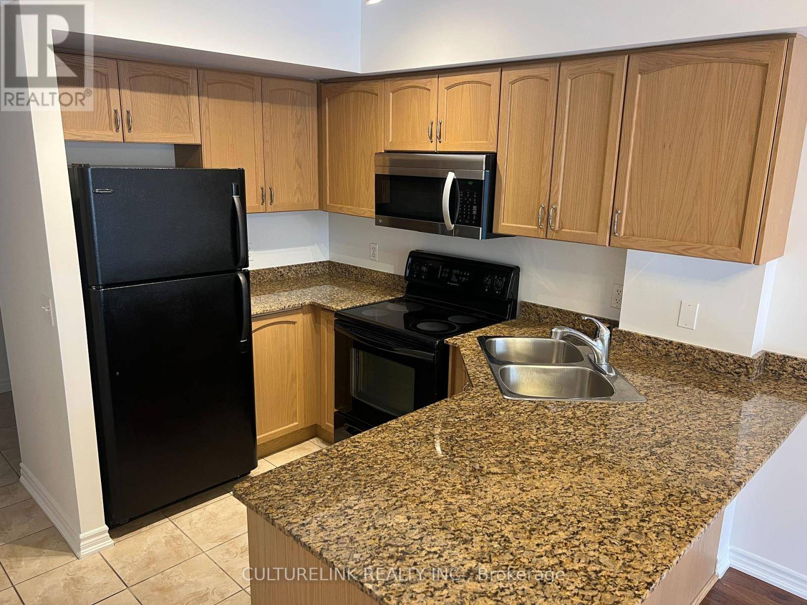 Hamilton (central), ON L8R2R6,47 Caroline ST North #306