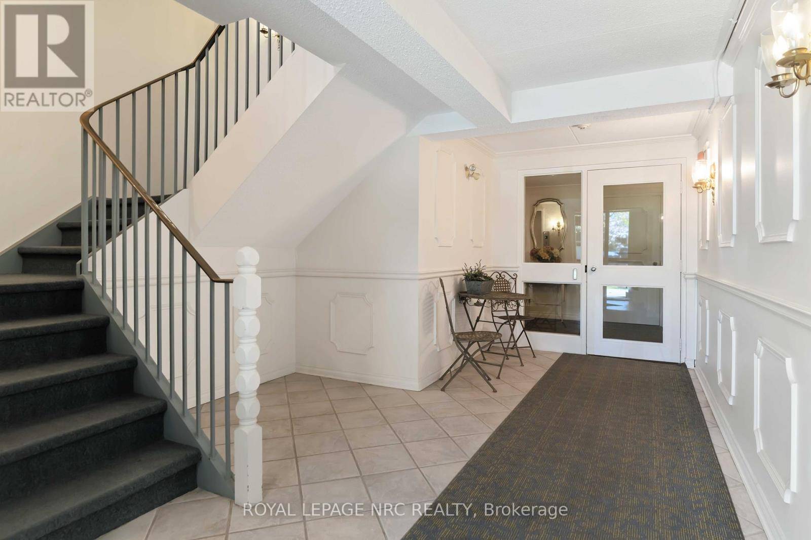 Niagara-on-the-lake (town), ON L0S1J0,61 PAFFARD ST North #304