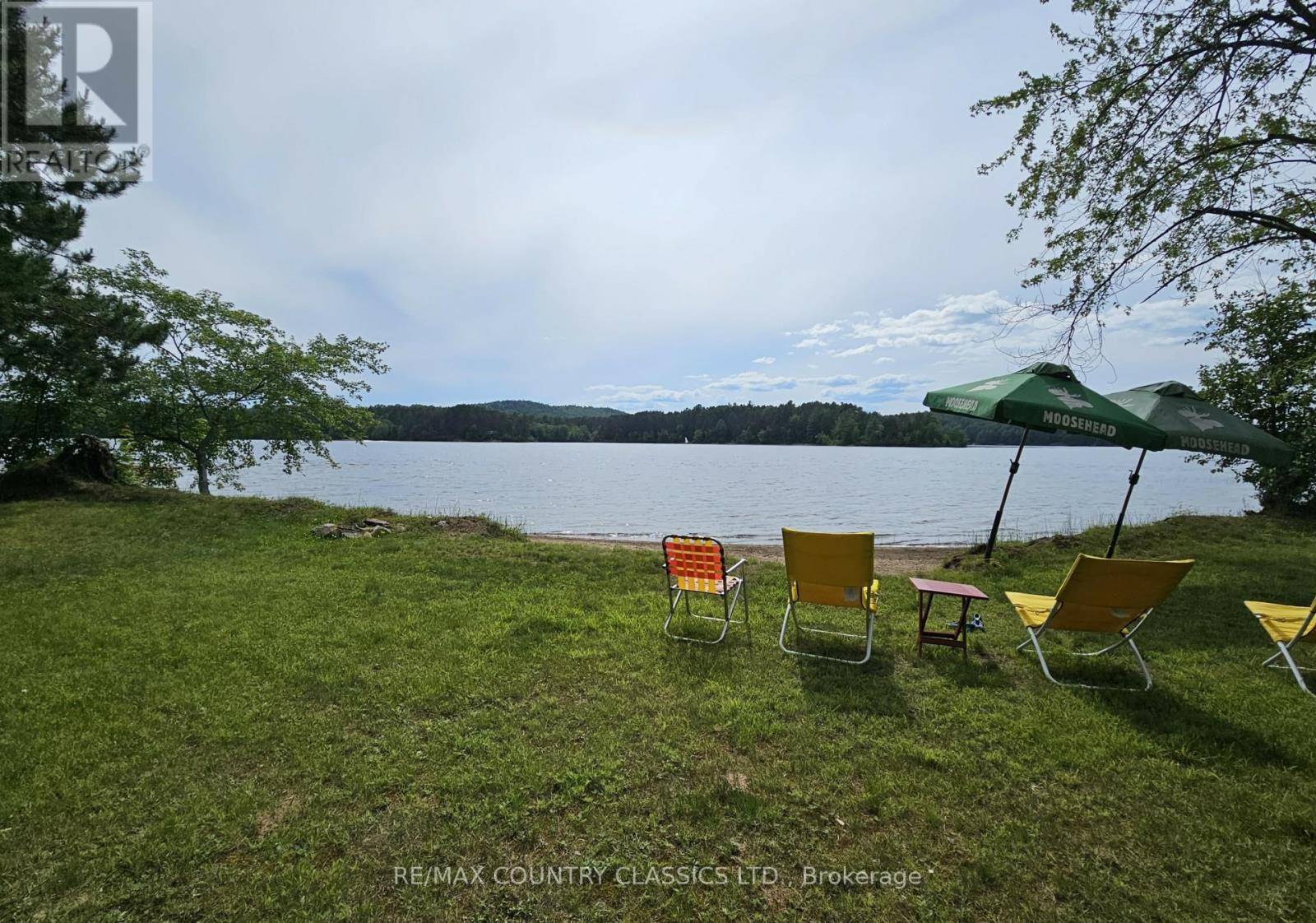 Madawaska Valley, ON K0J1B0,6 SWAN LANE