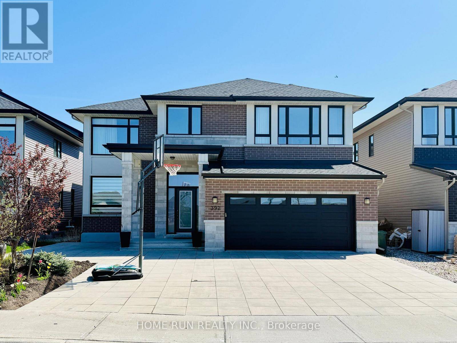 Ottawa, ON K1X0C2,392 SERENADE CRESCENT