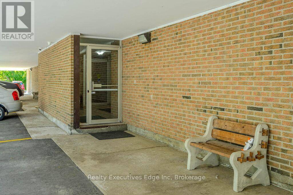 Guelph (junction/onward Willow), ON N1H7C6,234 WILLOW RD #307