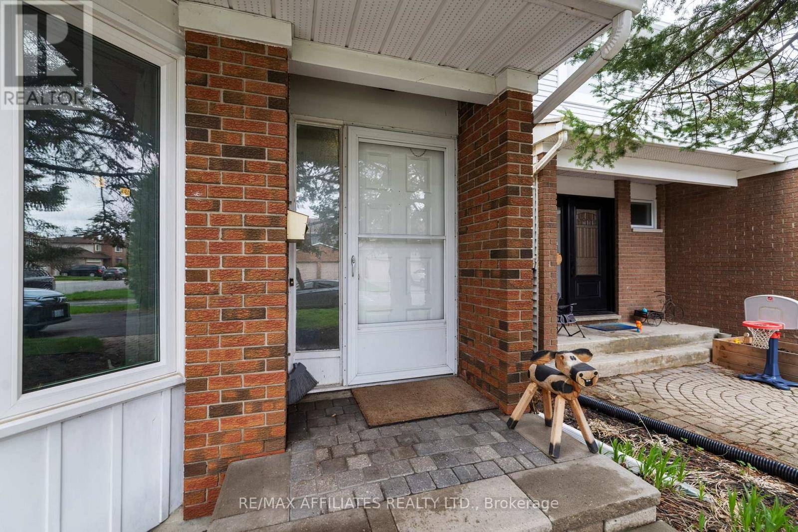 Ottawa, ON K2M1G2,43 BLUEGRASS DRIVE