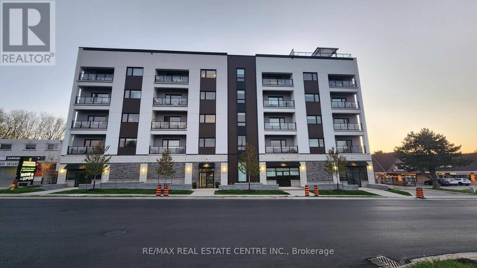 Lincoln (beamsville), ON L3J2J4,4514 Ontario ST #201