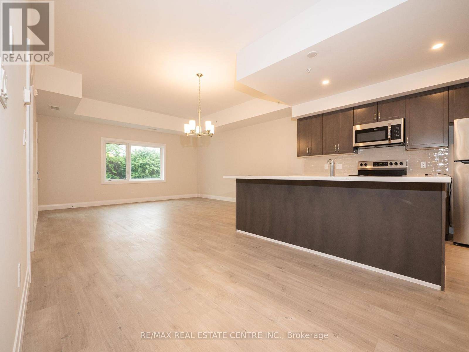 Lincoln (beamsville), ON L3J2J4,4514 Ontario ST #201