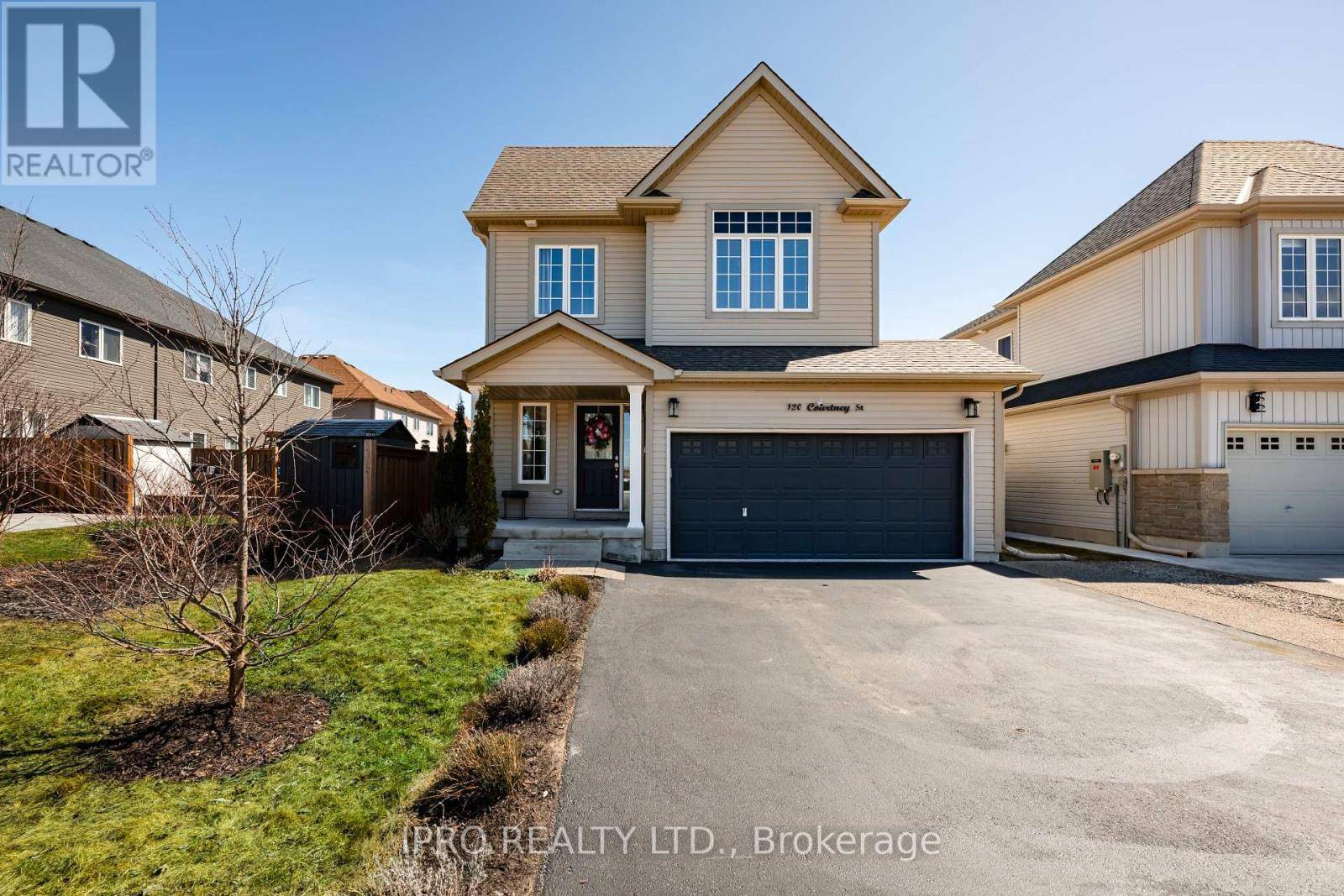 Centre Wellington (fergus), ON N1M0E3,120 COURTNEY STREET