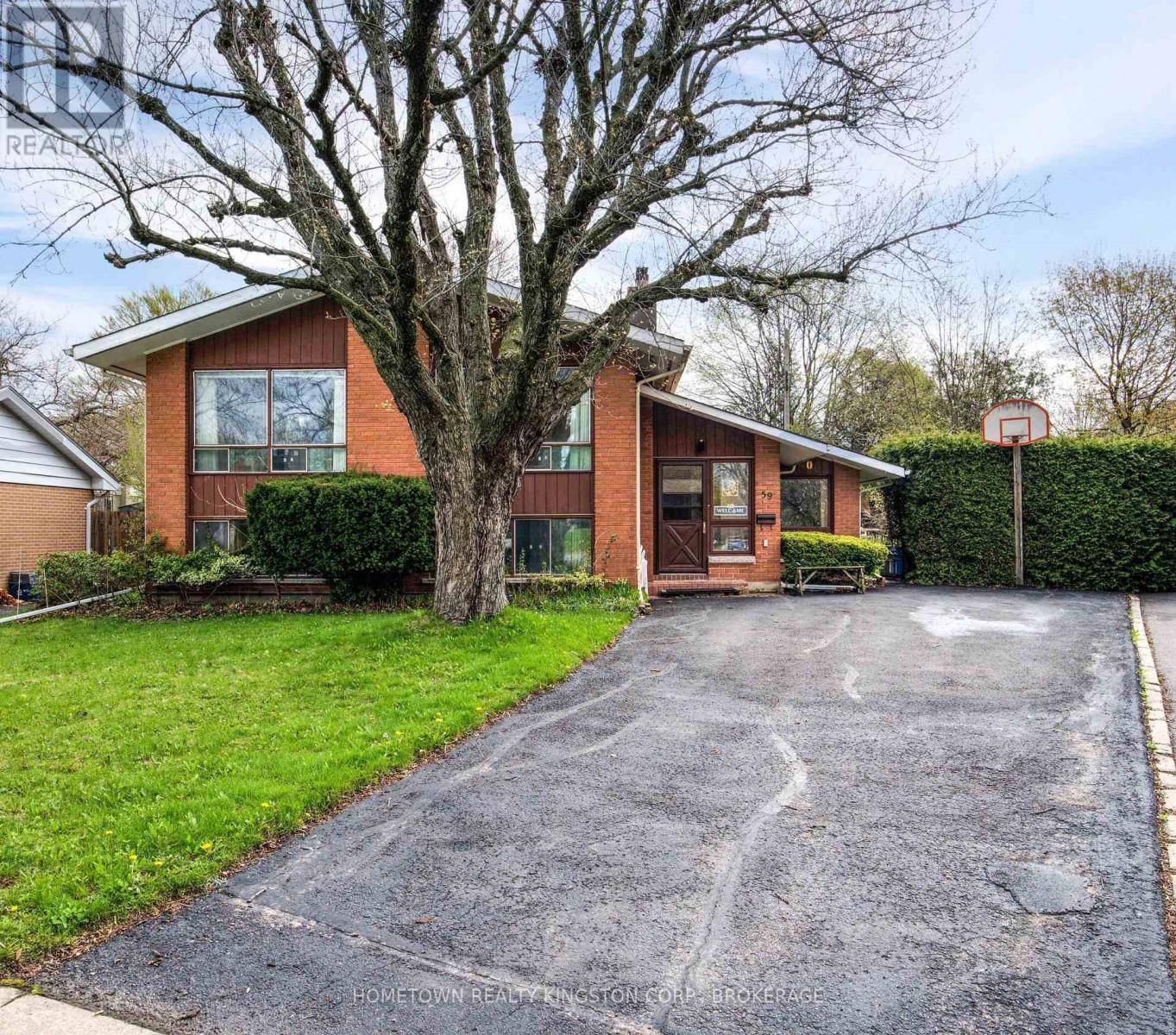 Kingston (central City West), ON K7M2V7,59 HOLLAND CRESCENT