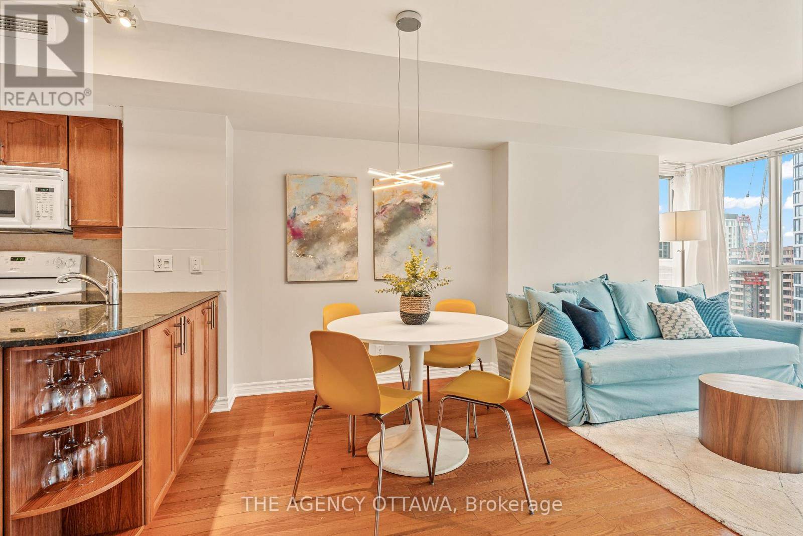 Ottawa, ON K1N6R4,445 Laurier AVE West #1403