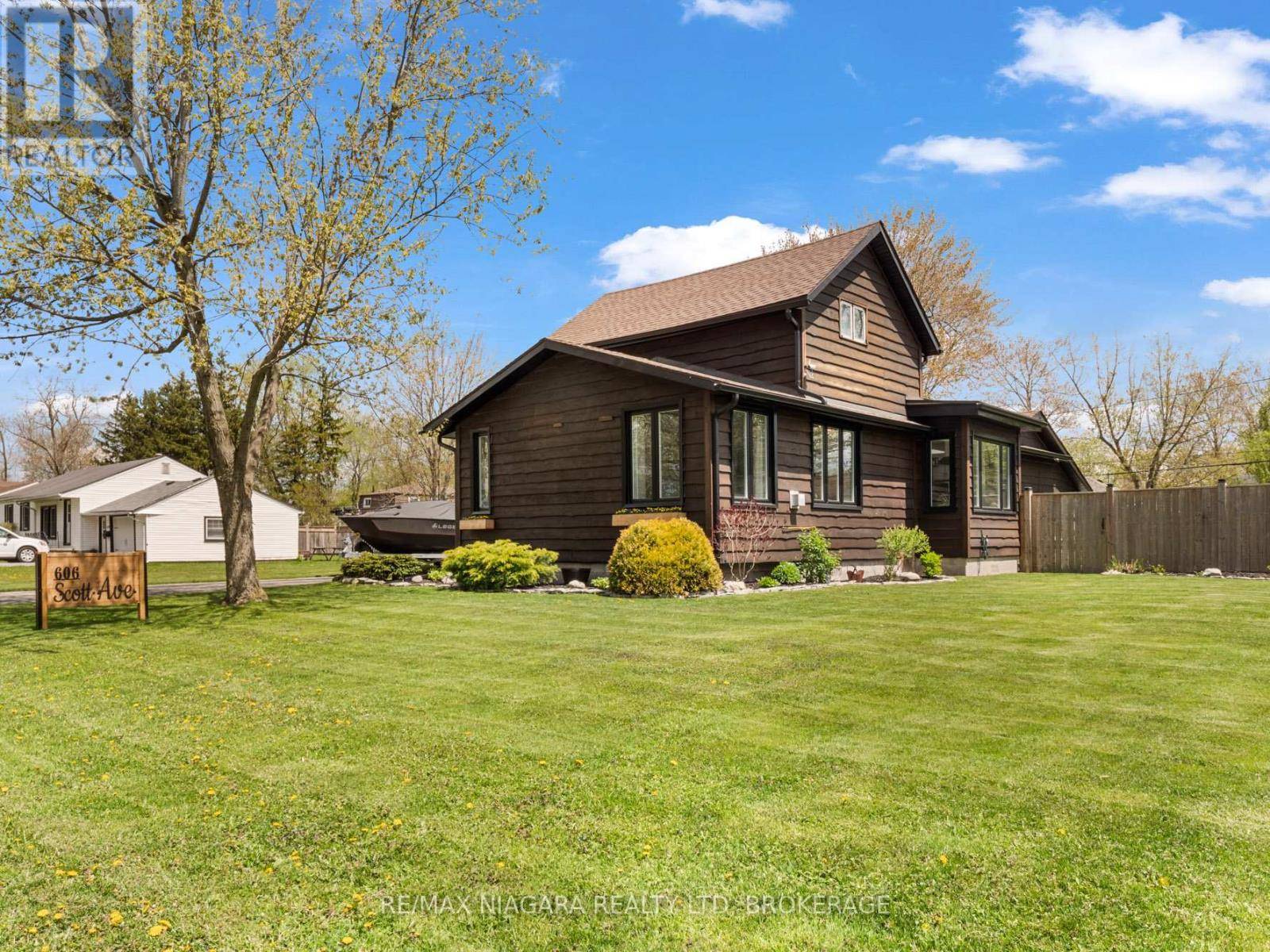 Fort Erie (crescent Park), ON L2A5G2,606 SCOTT AVENUE