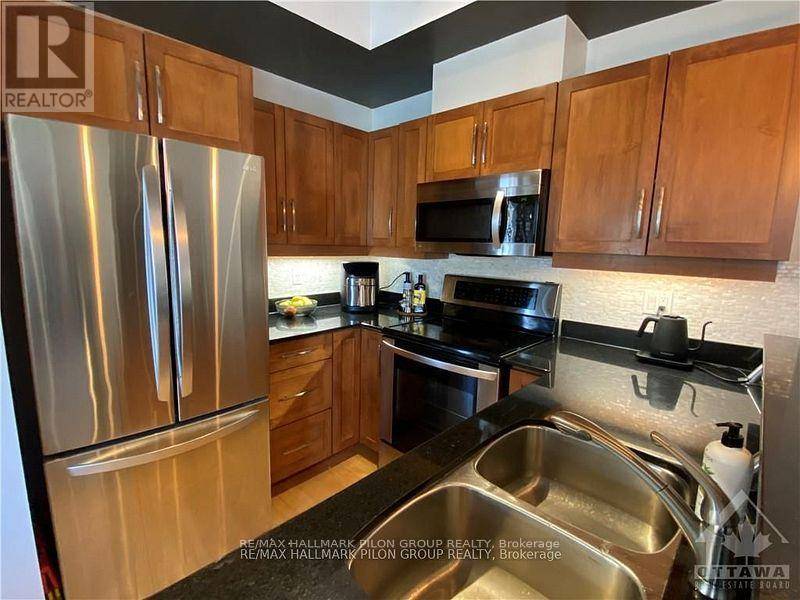 Ottawa, ON K1R1E2,95 BRONSON AVE #902