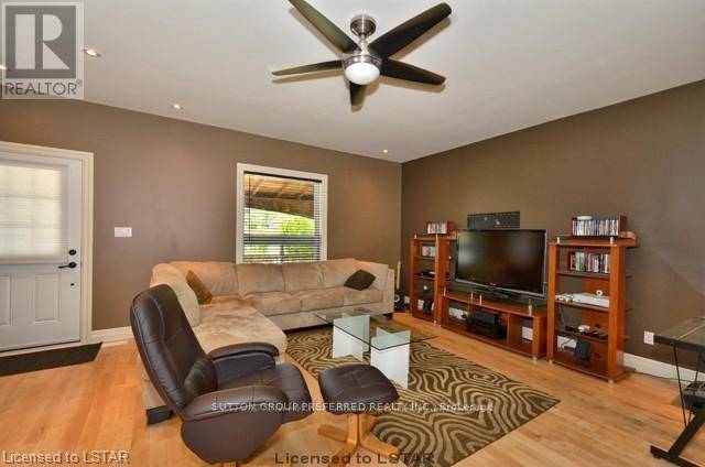 London North (north N), ON N6H1J8,3 BARRINGTON AVENUE