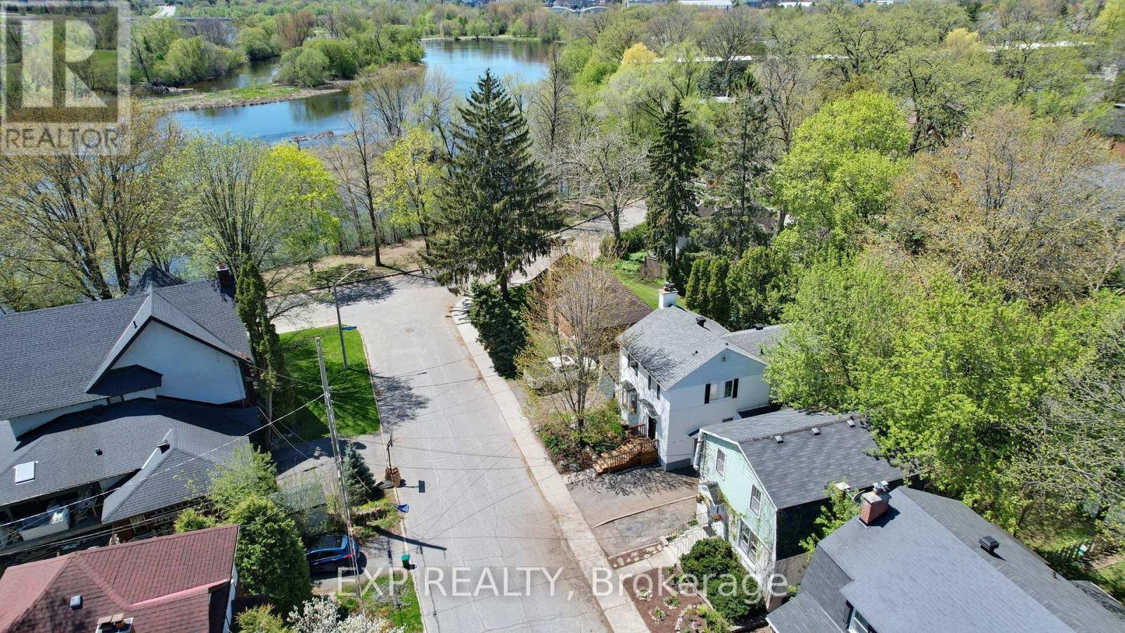 Ottawa, ON K1S3C3,7 RALEIGH STREET