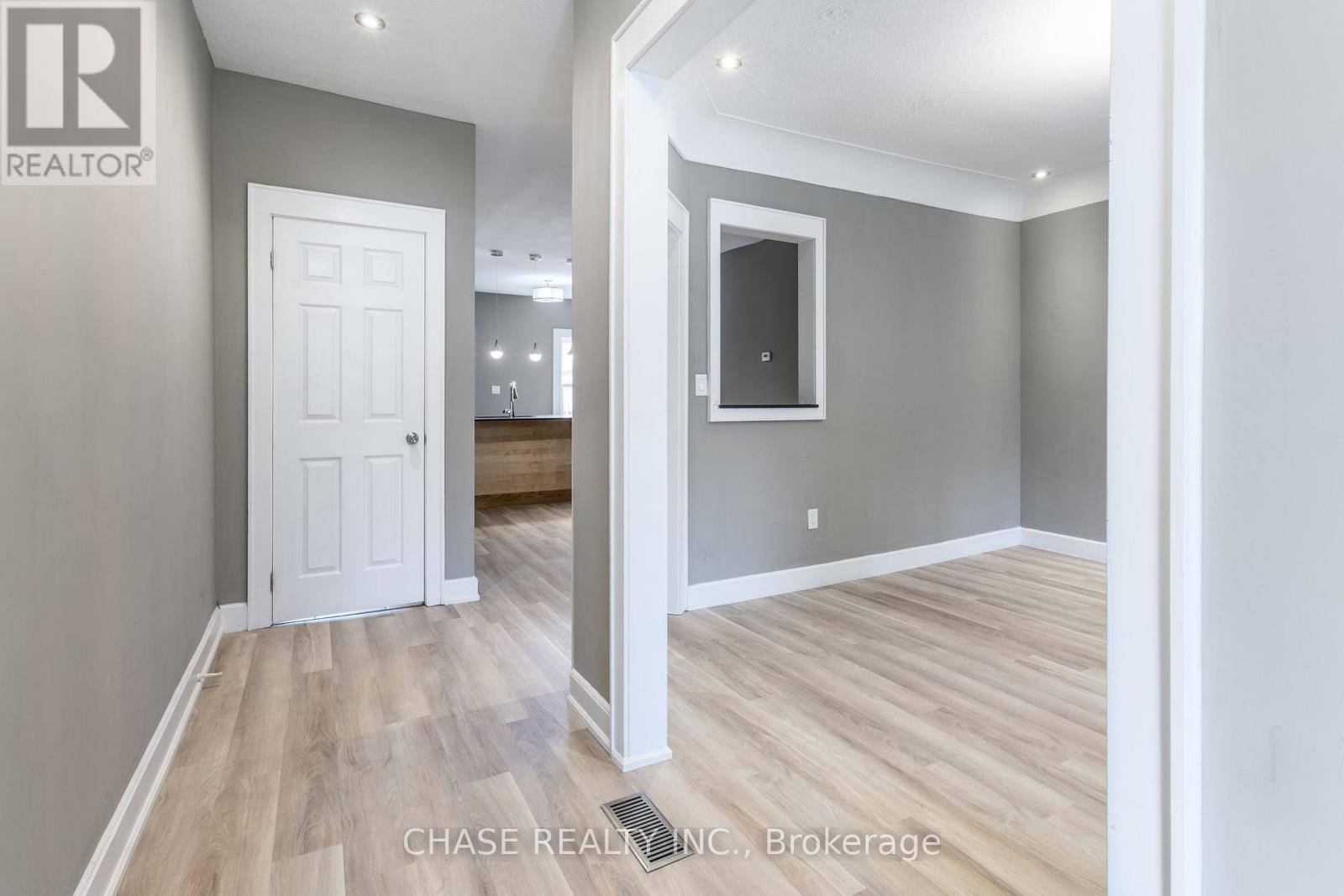 Hamilton (landsdale), ON L8L5P1,86 SMITH AVENUE