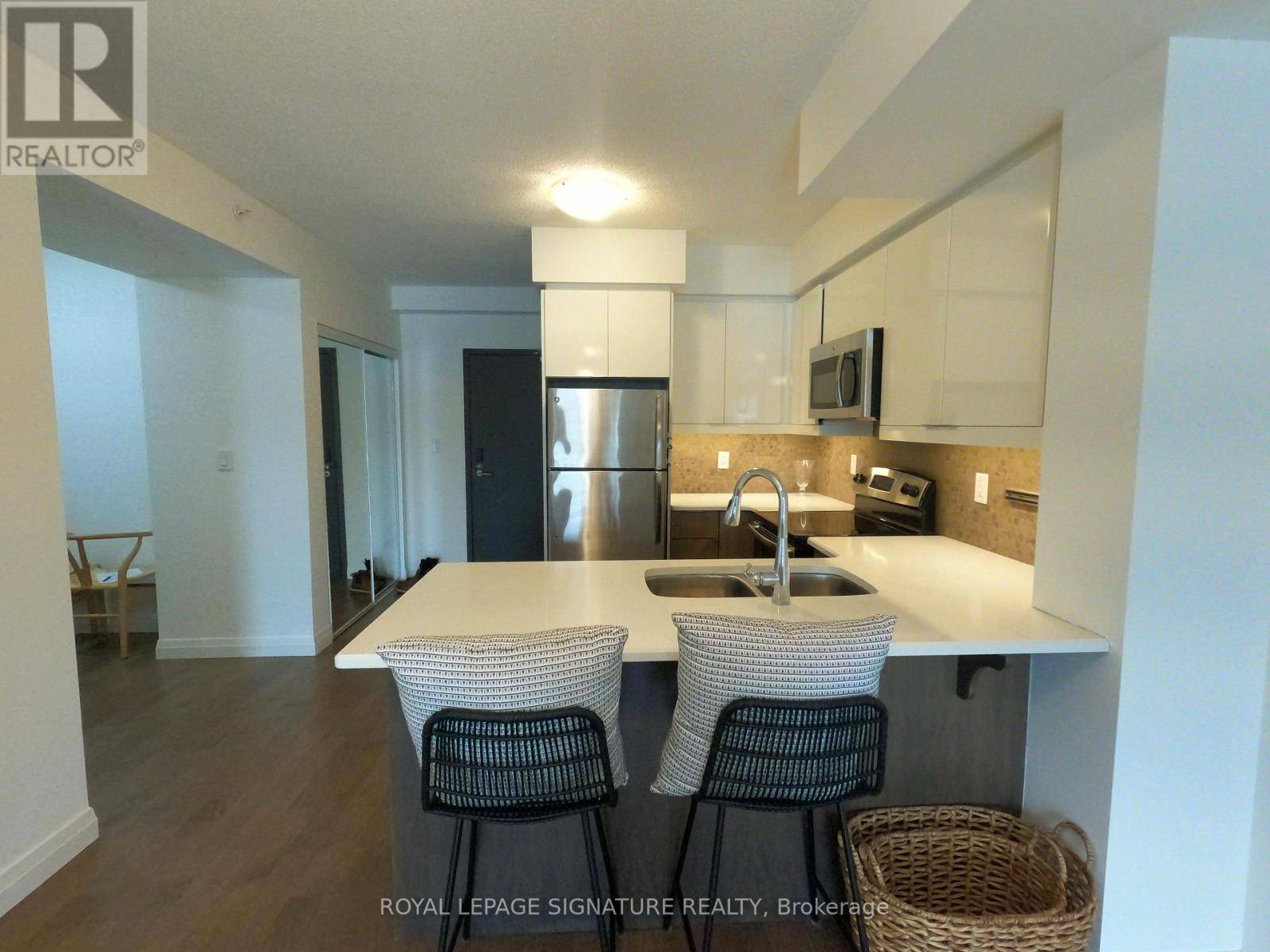 Guelph (st. Patrick's Ward), ON N1E0P5,53 Arthur ST #607