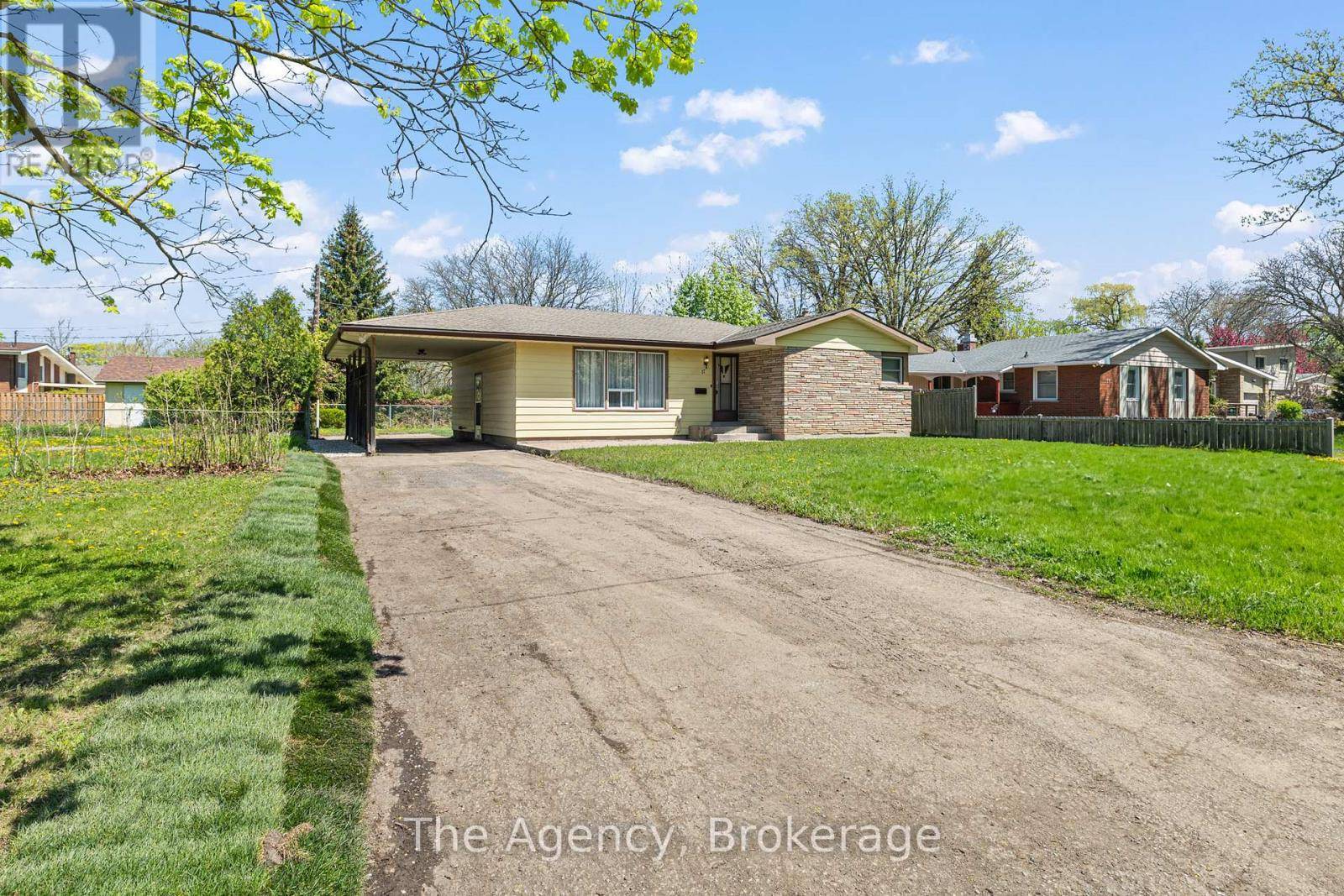 St. Catharines (glendale/glenridge), ON L2T2B4,17 VICTOR BOULEVARD