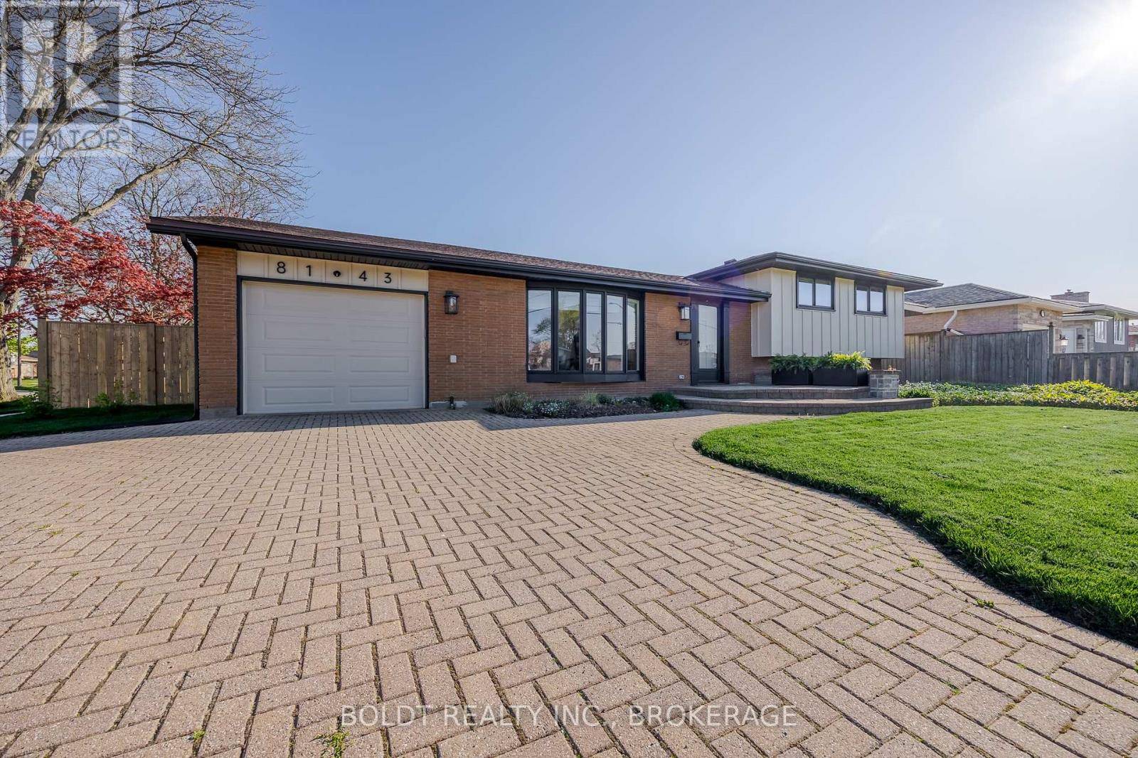 Niagara Falls (chippawa), ON L2G6T9,8143 SARAH STREET