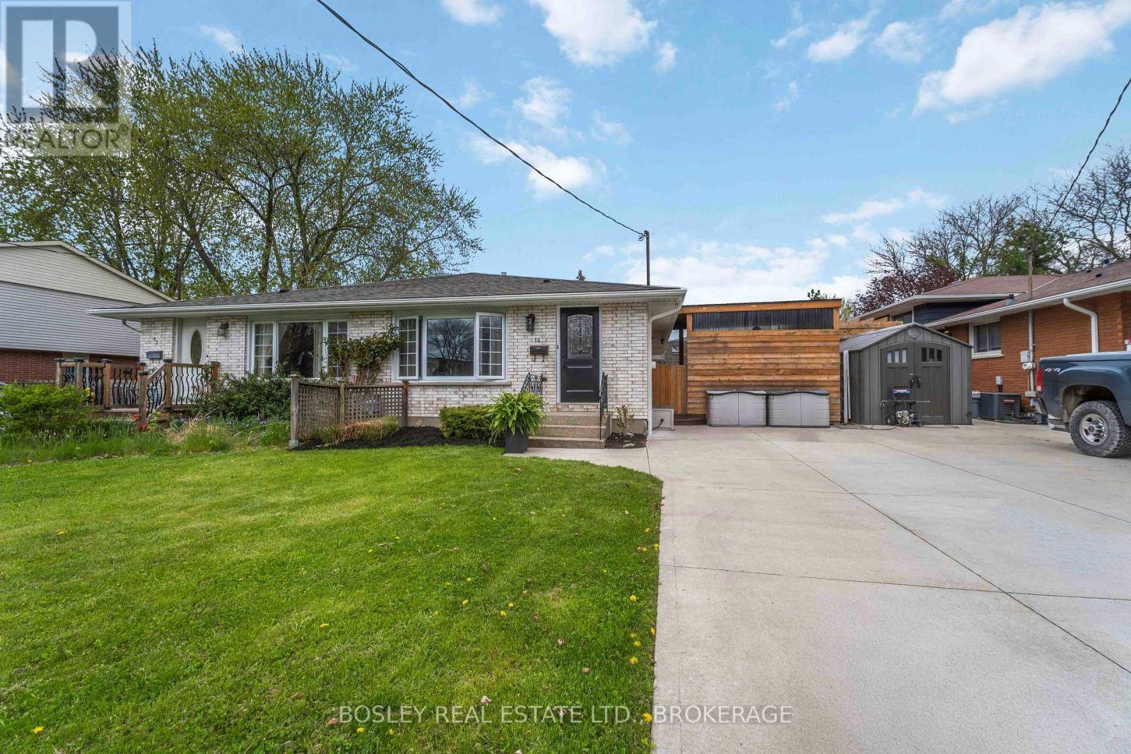 St. Catharines (lakeport), ON L2N4C9,15 WESTLAKE LANE