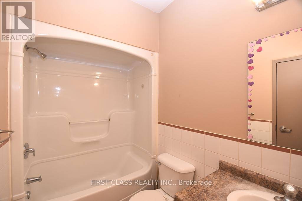 Brantford, ON N3T2Z5,18 Market ST #6