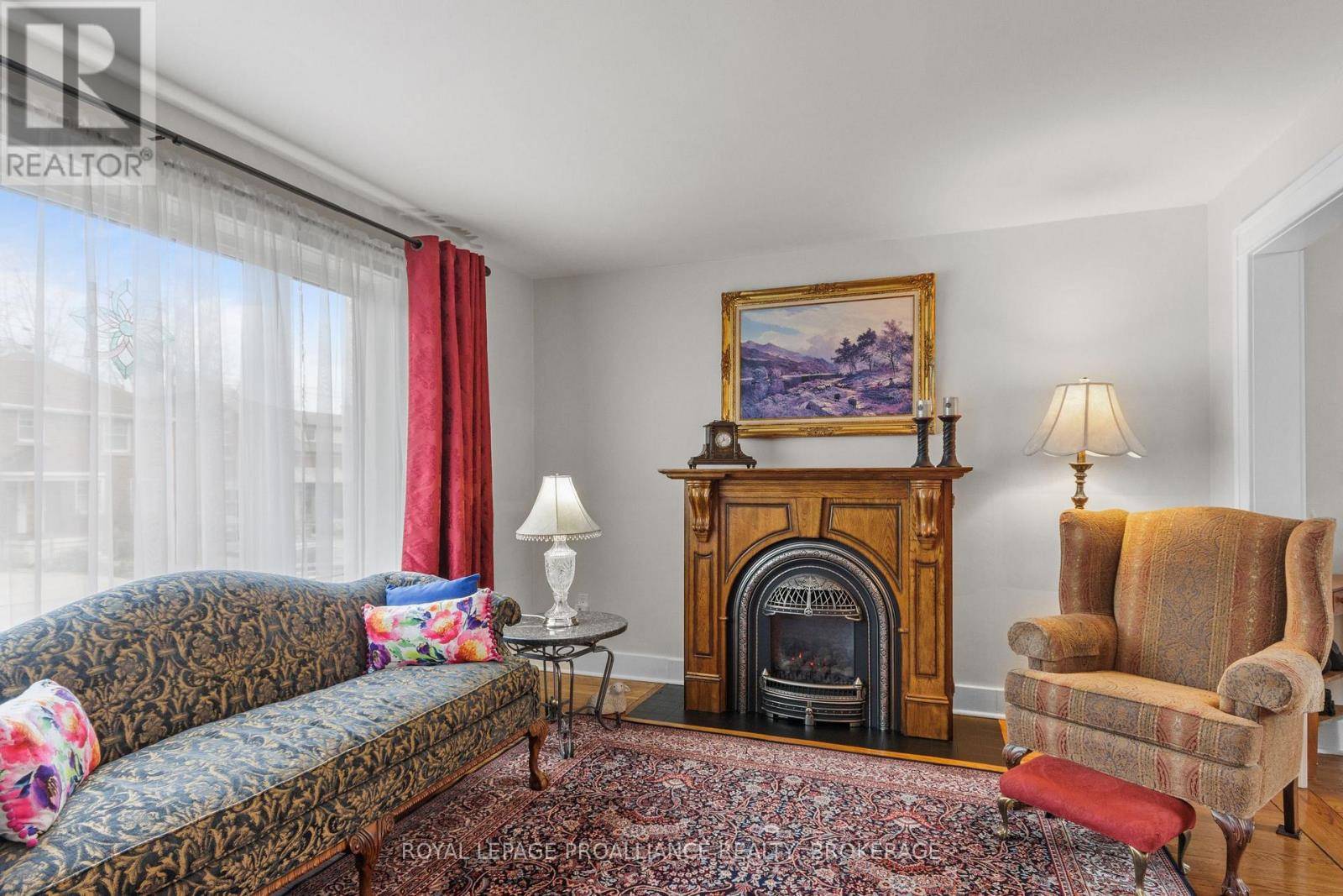 Kingston (central City East), ON K7L4H8,196 WILLINGDON AVENUE