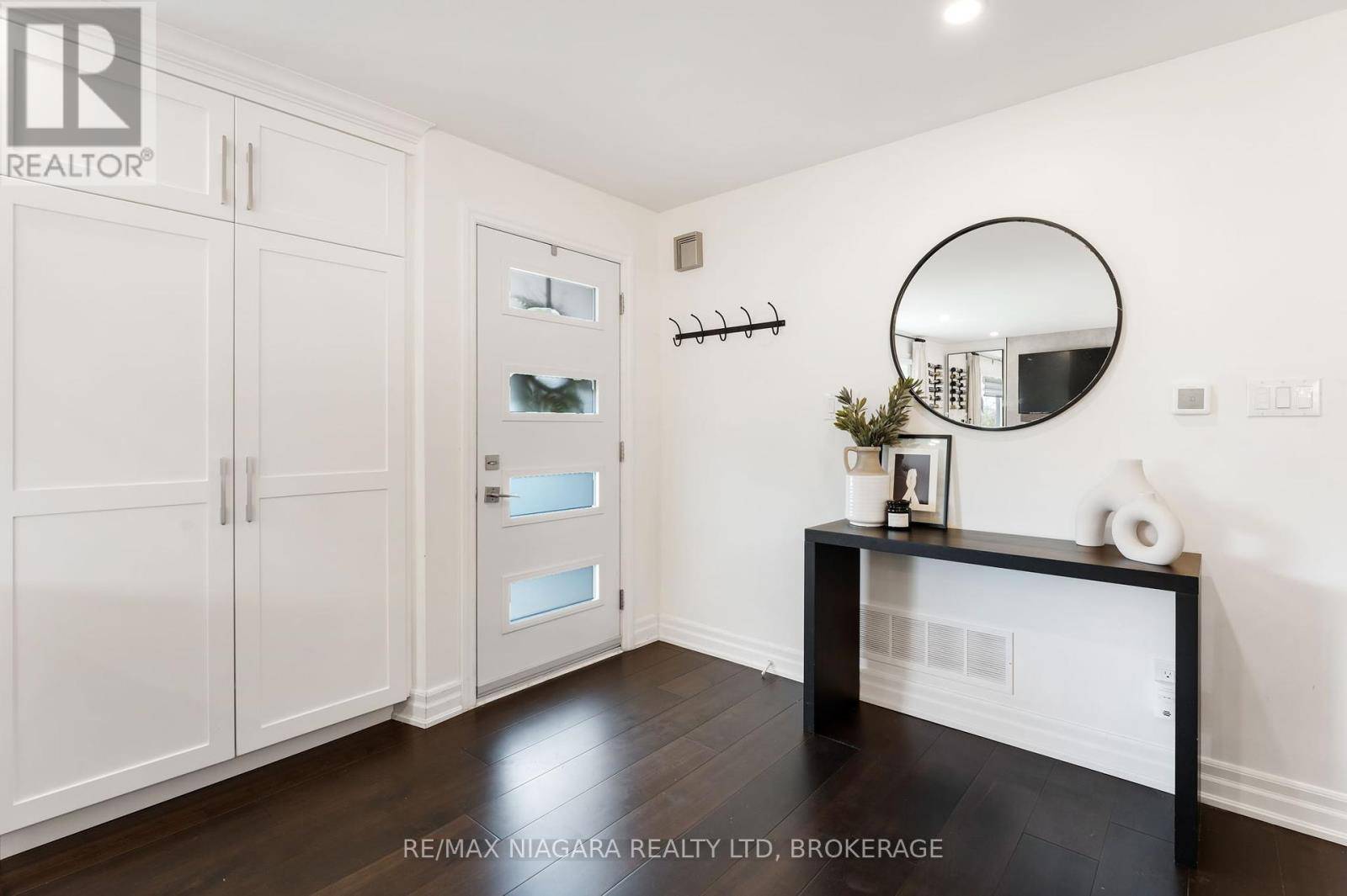St. Catharines (port Dalhousie), ON L2N5N5,14 MACKIE STREET