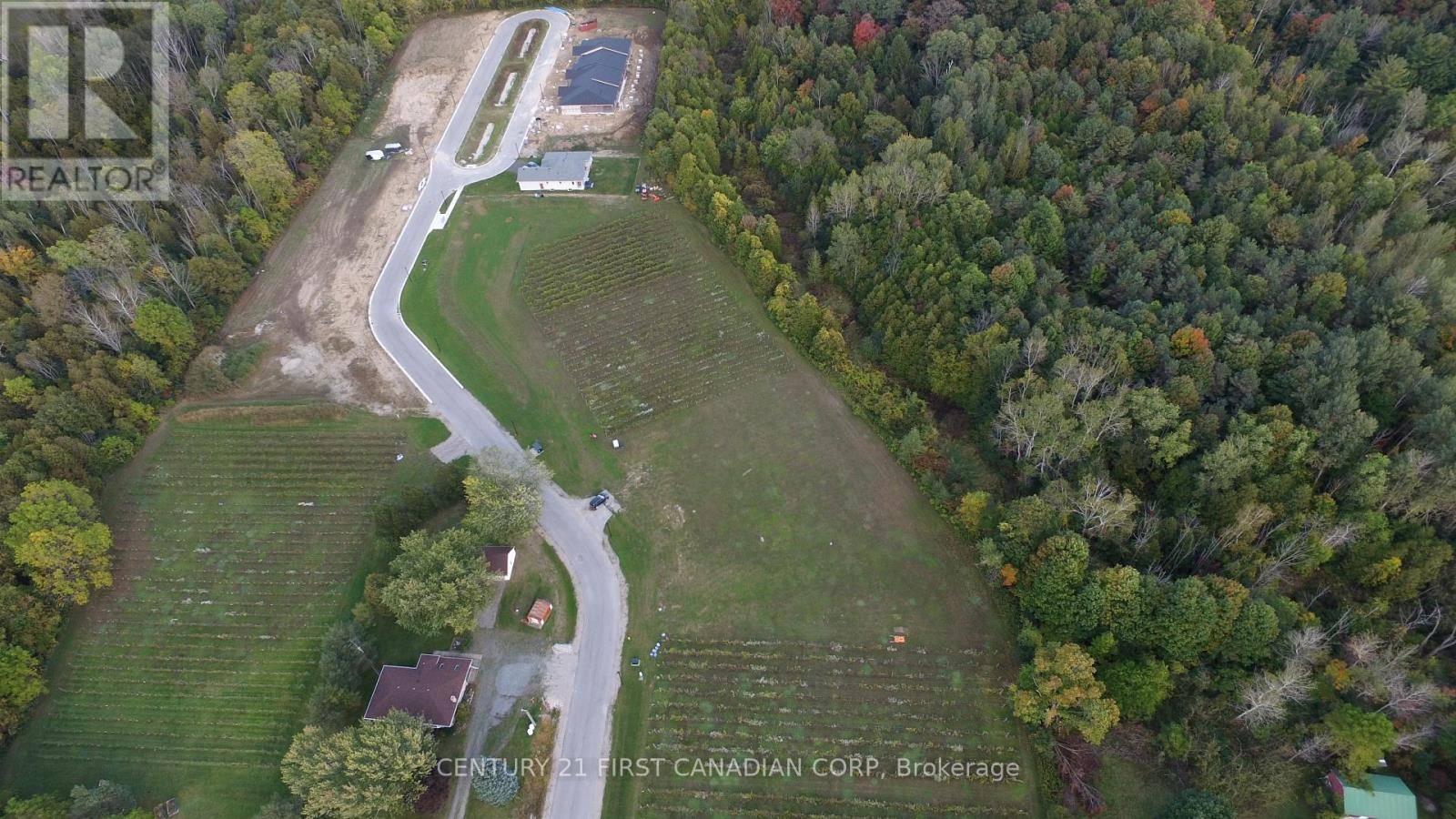 Bluewater (bayfield), ON N0M1G0,25 DEER RIDGE LANE
