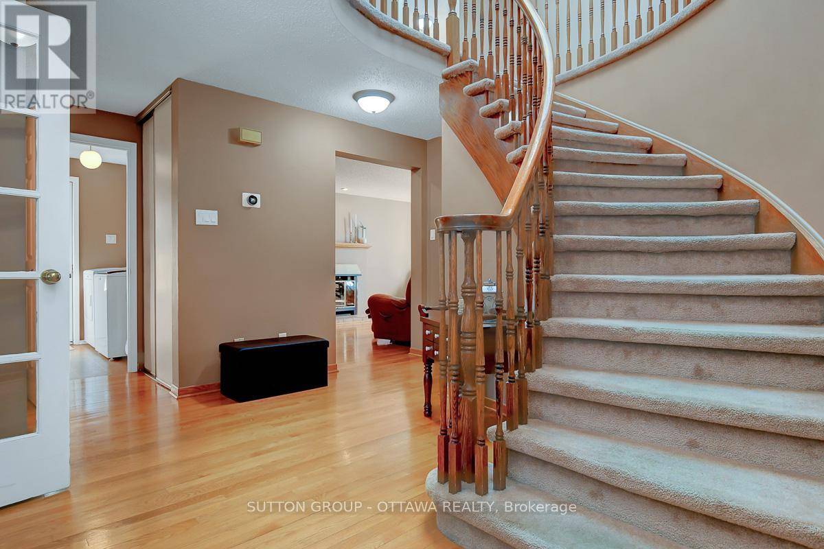 Ottawa, ON K1C5M6,1016 DEAUVILLE CRESCENT
