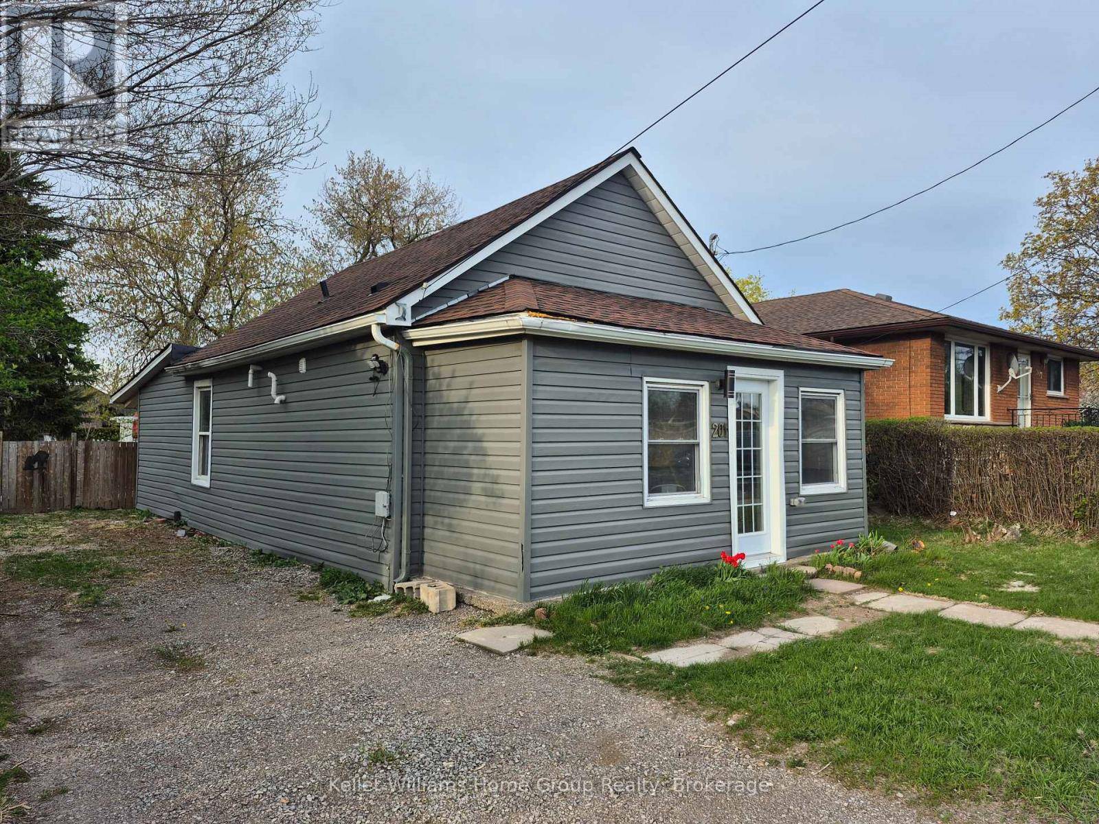 Hamilton (centremount), ON L9A1S5,201 FENNELL AVENUE E