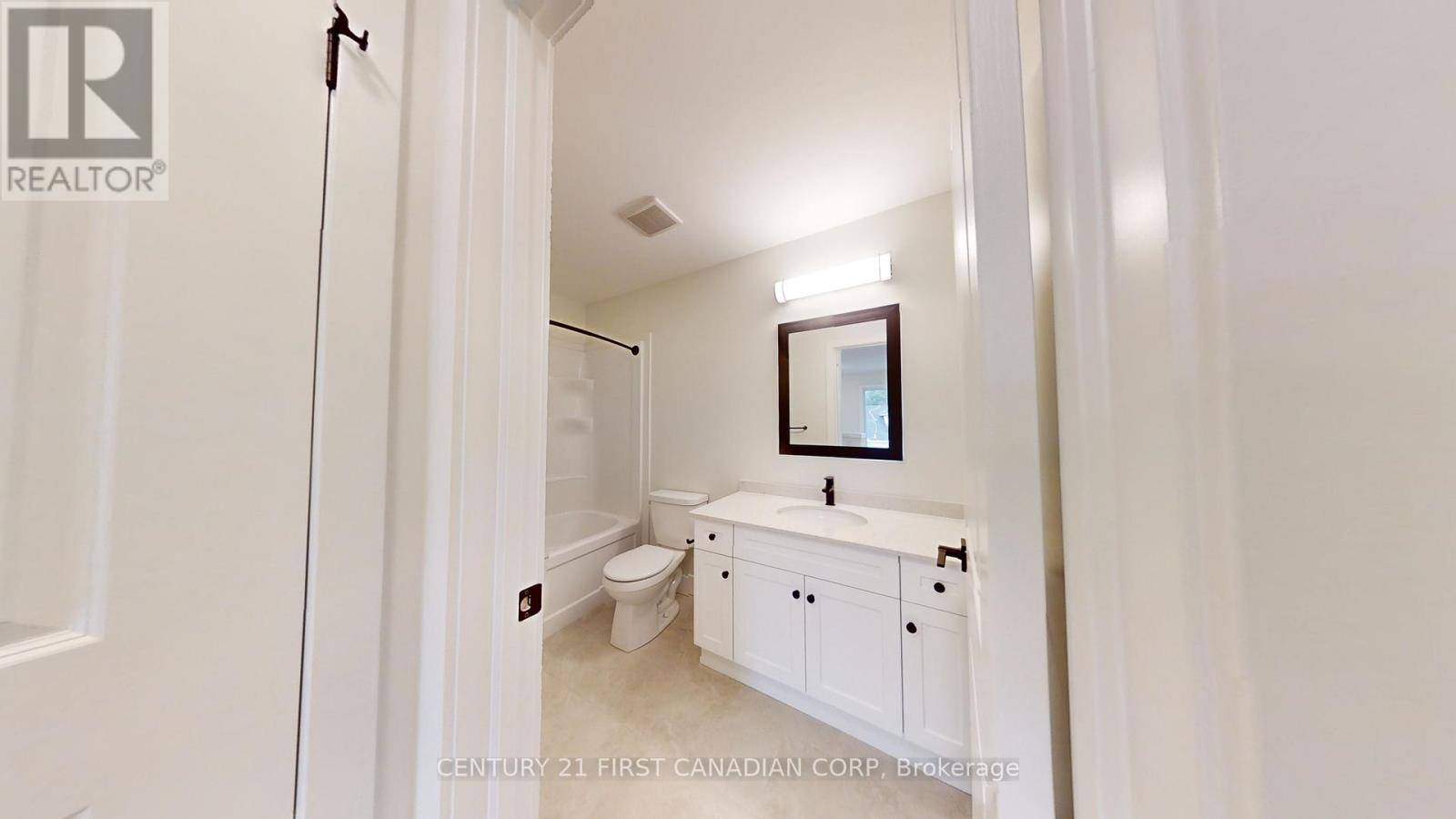 London South (south U), ON N6M0A2,1960 Evans BLVD #125