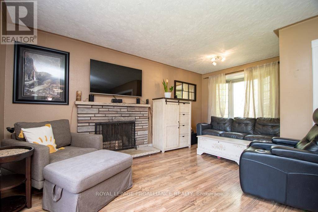 Peterborough North (central), ON K9H6M4,1060 GLENDALE DRIVE
