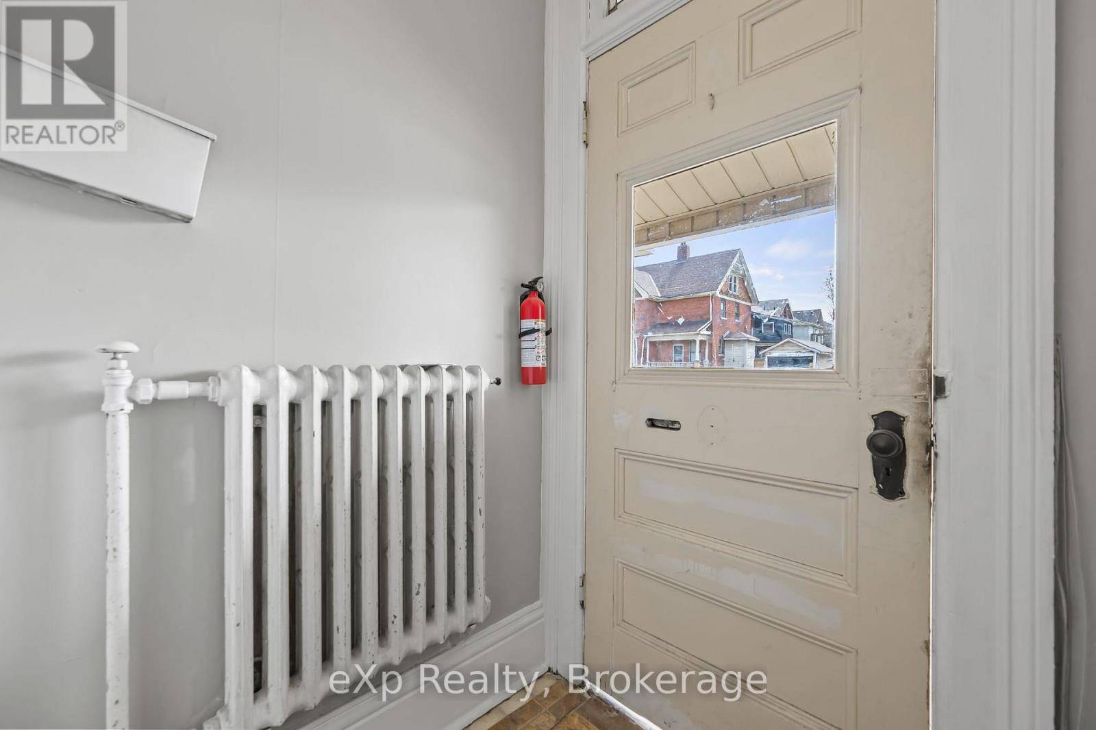 Brant (brantford Twp), ON N3S3T9,242 DALHOUSIE STREET