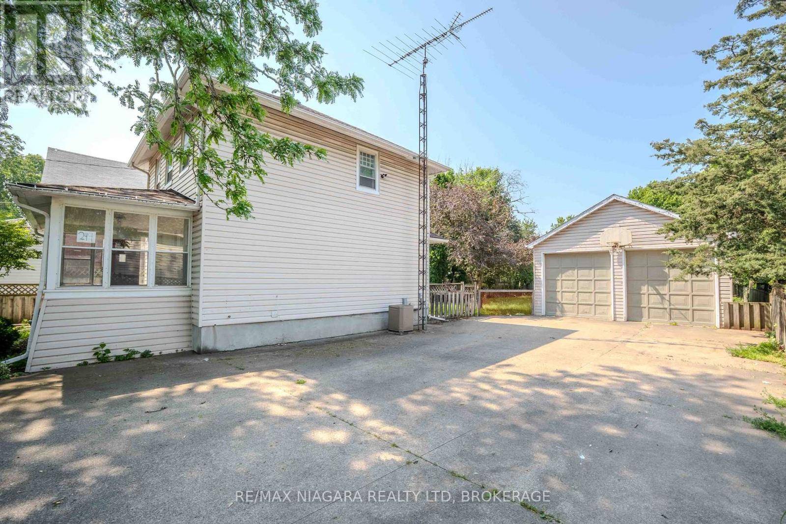 St. Catharines (downtown), ON L2R1X1,249 RUSSELL AVENUE