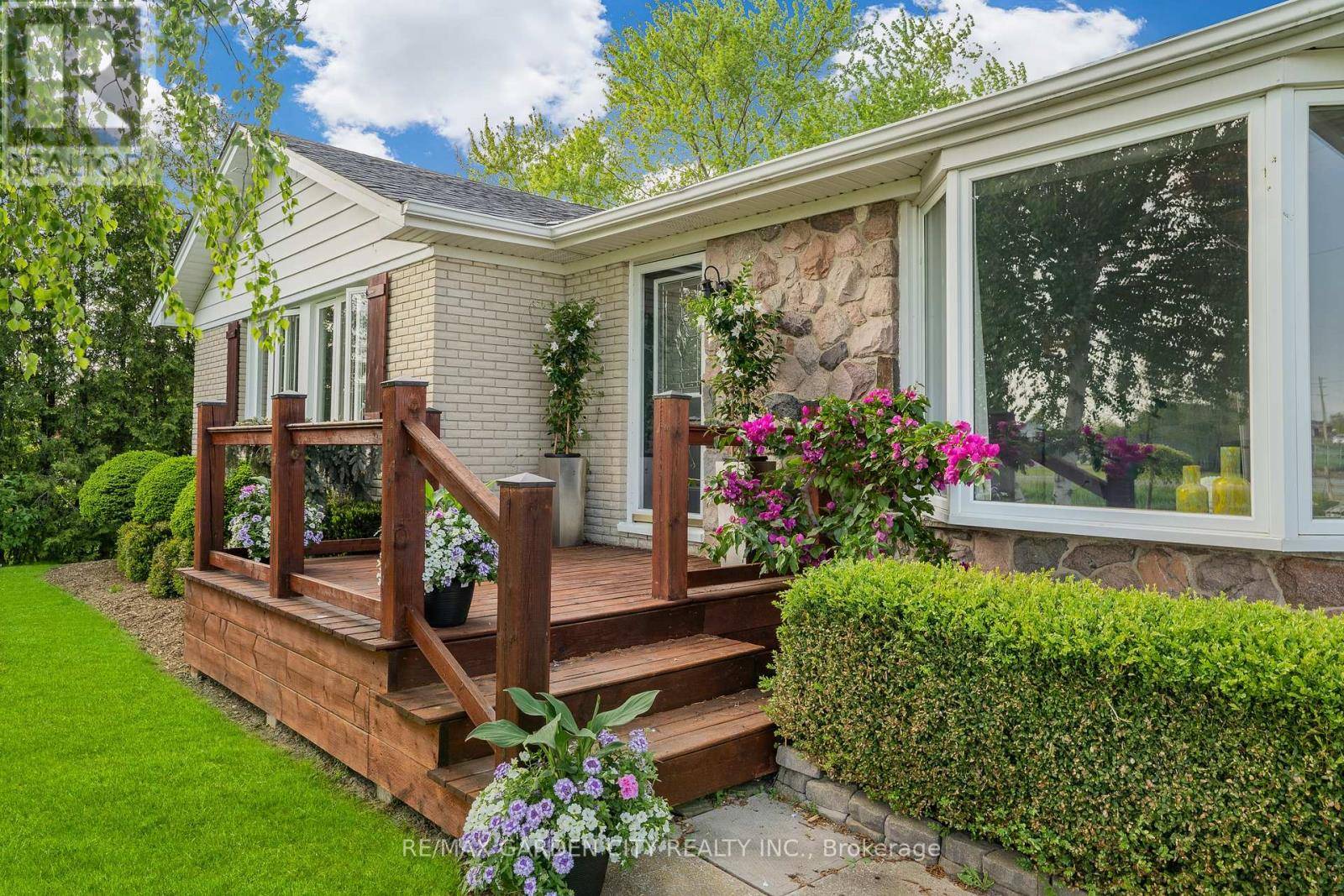 Grimsby (grimsby Escarpment), ON L0R1M0,174 MUD STREET W