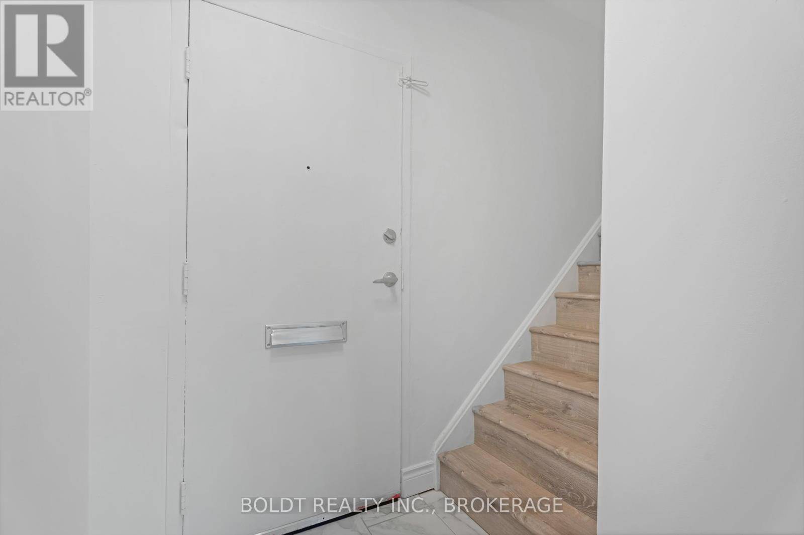 St. Catharines (carlton/bunting), ON L2M6P9,17 Old Pine TRL #184