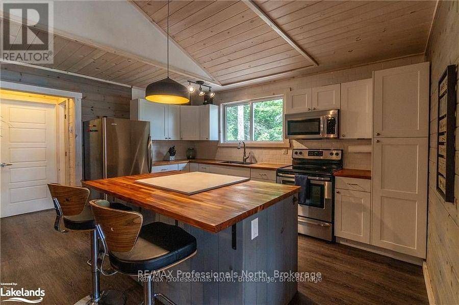 Bracebridge (oakley), ON P1L1X3,1032 LAKESHORE DRIVE S