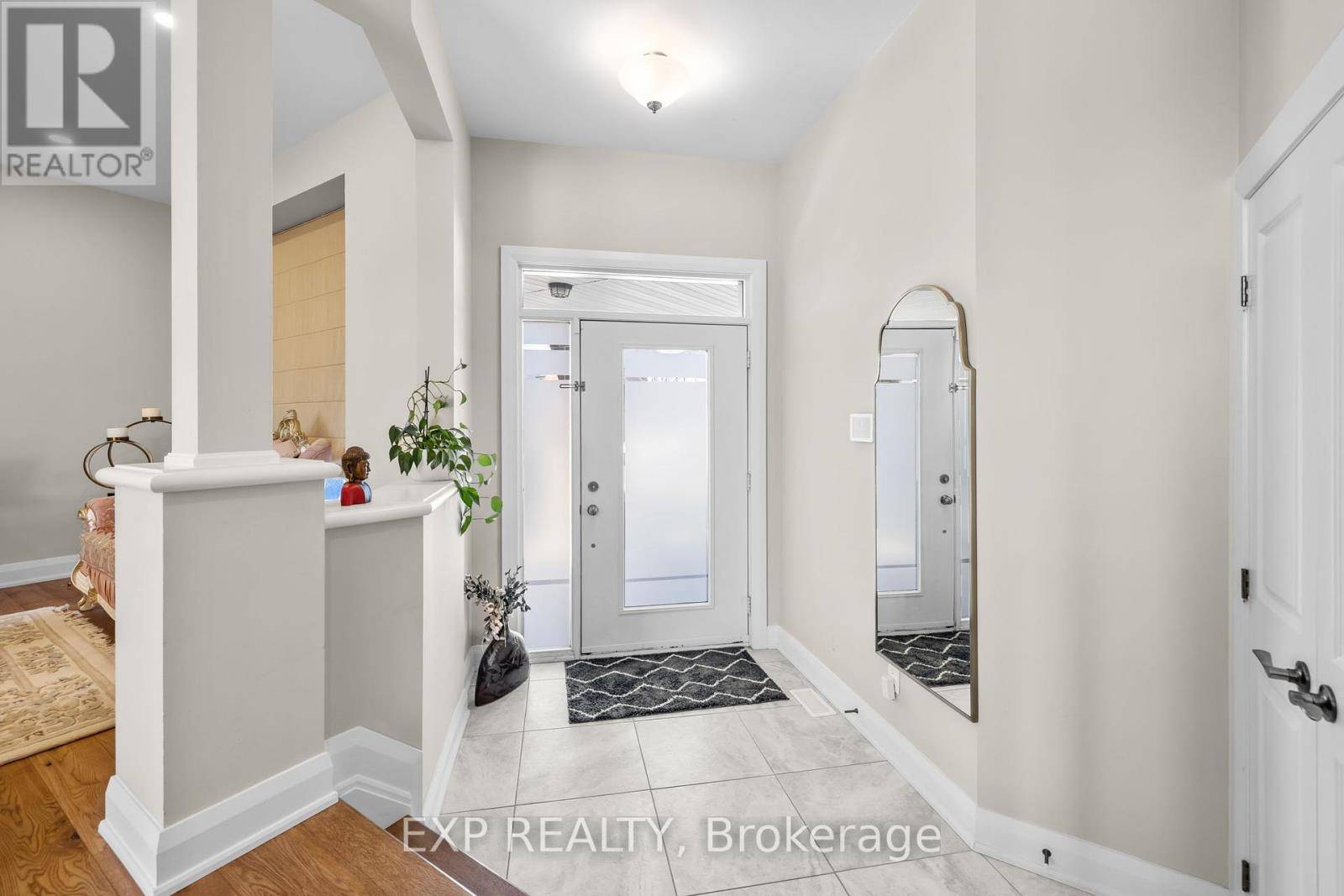 Ottawa, ON K1X0B9,320 SERENADE CRESCENT