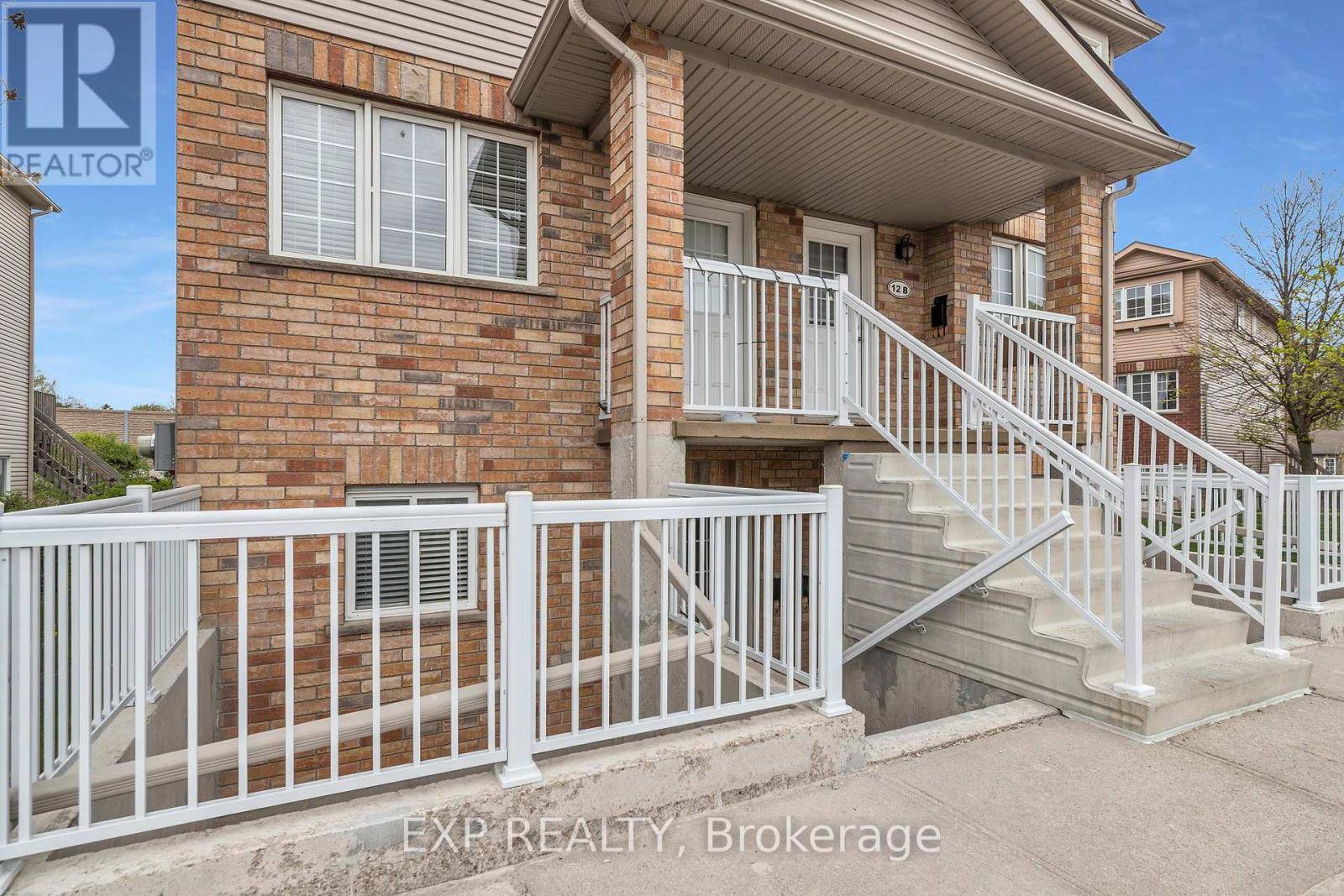 Kitchener, ON N2E0A3,50 Howe DR #12C