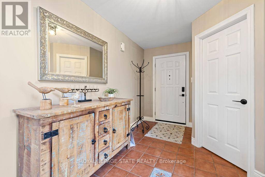 Hamilton (dundas), ON L9H7A3,16 LININGTON TRAIL