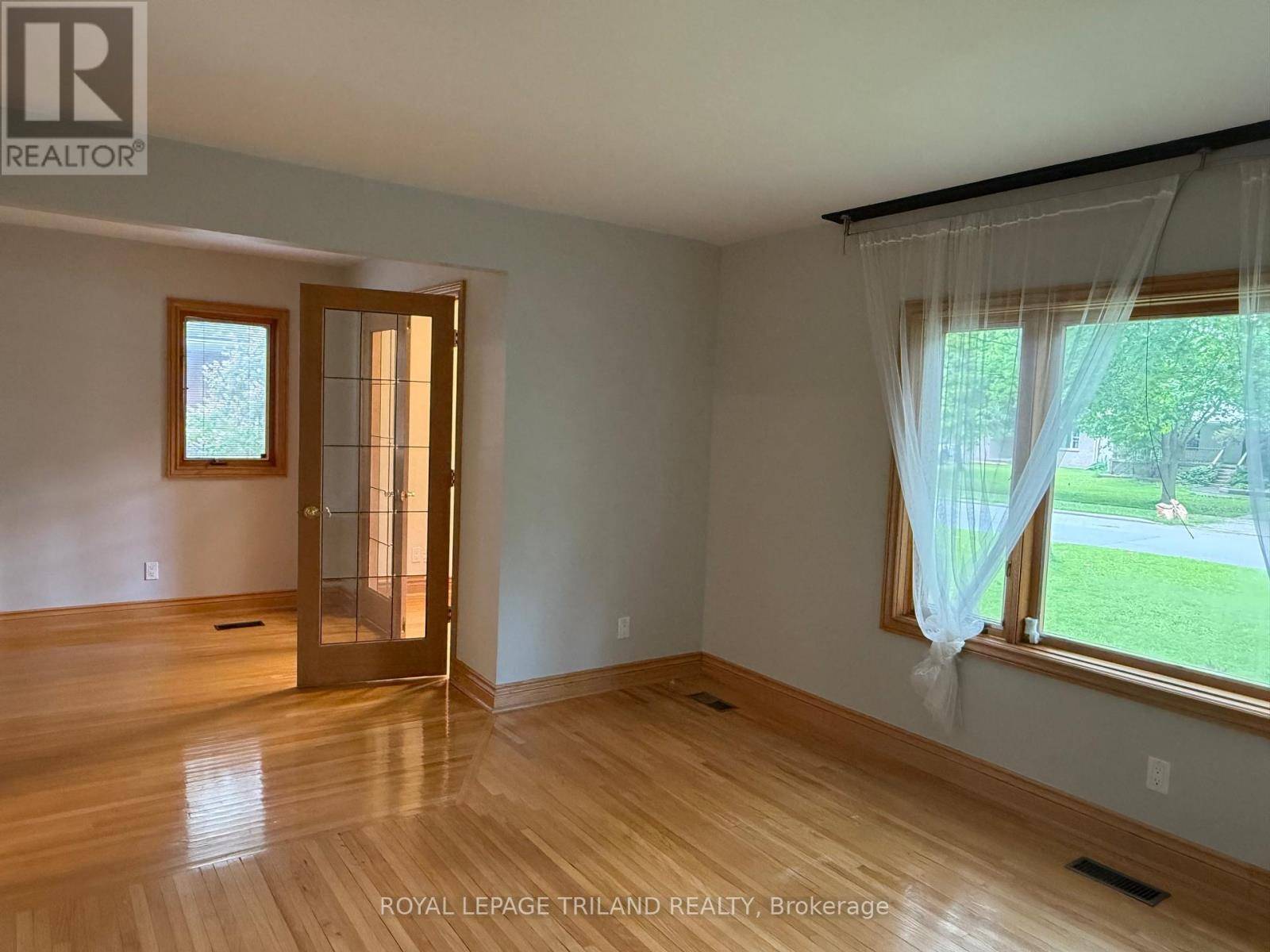 London South (south Y), ON N6E1P1,904 WILLOW DRIVE