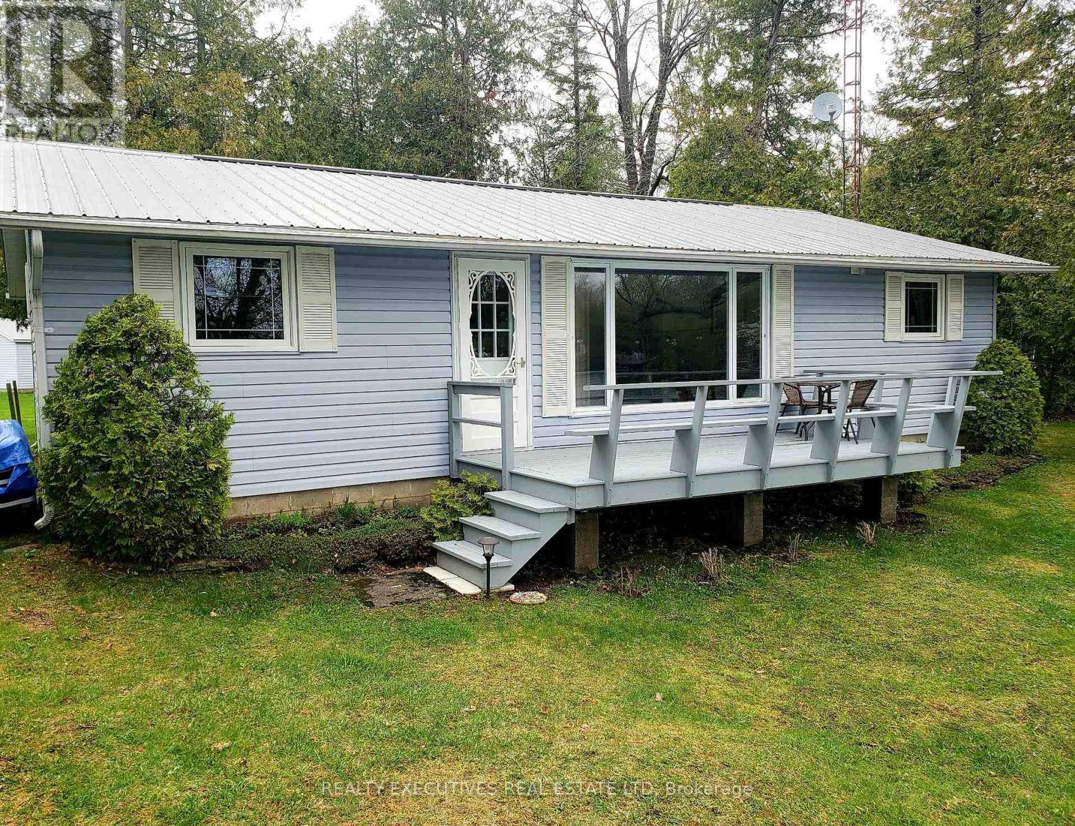 Rideau Lakes, ON K0G1L0,7 B1 ROAD