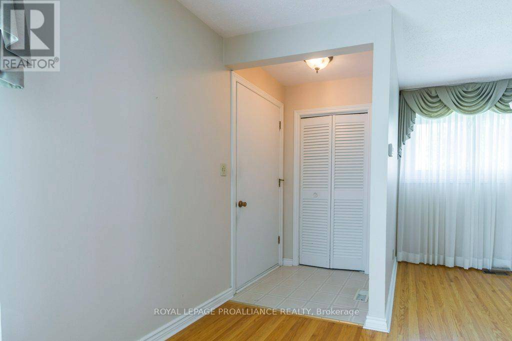 Belleville (belleville Ward), ON K8P2P3,41 PARKDALE DRIVE