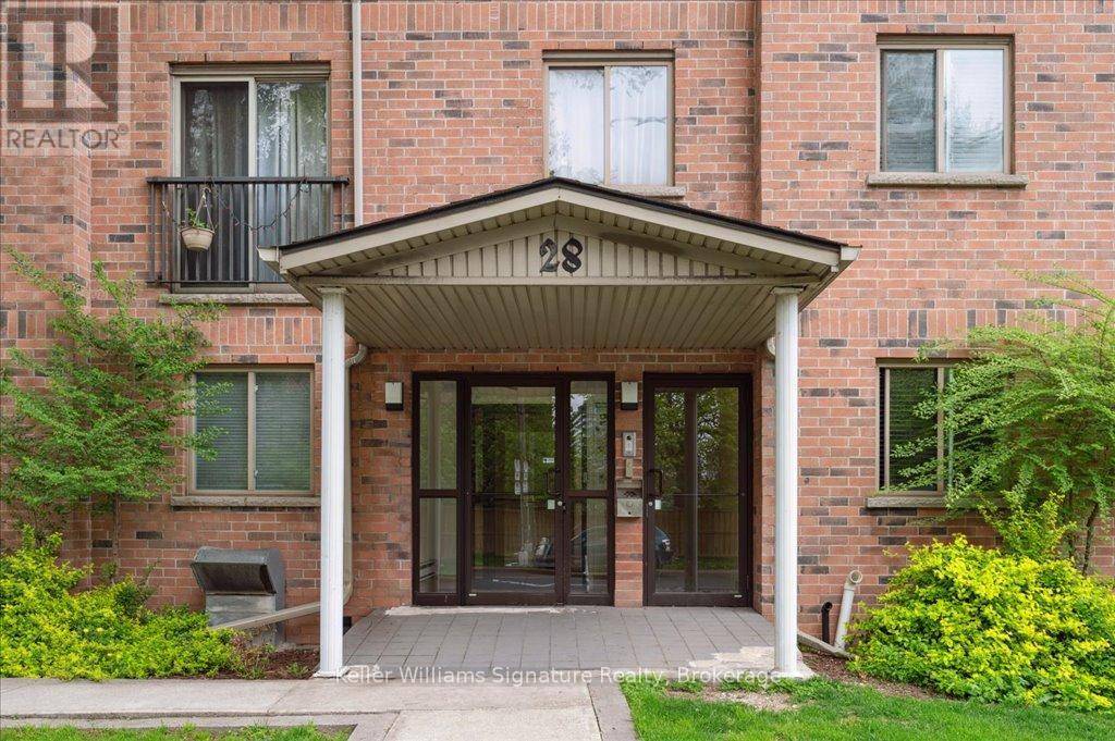 Hamilton (landsdale), ON L8L5E1,28 Victoria AVE North #104