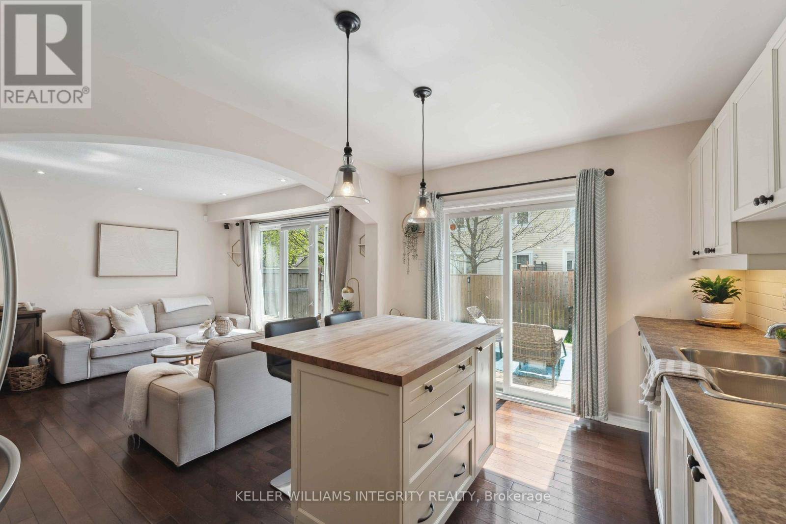 Ottawa, ON K2S0N5,1051 PAMPERO CRESCENT