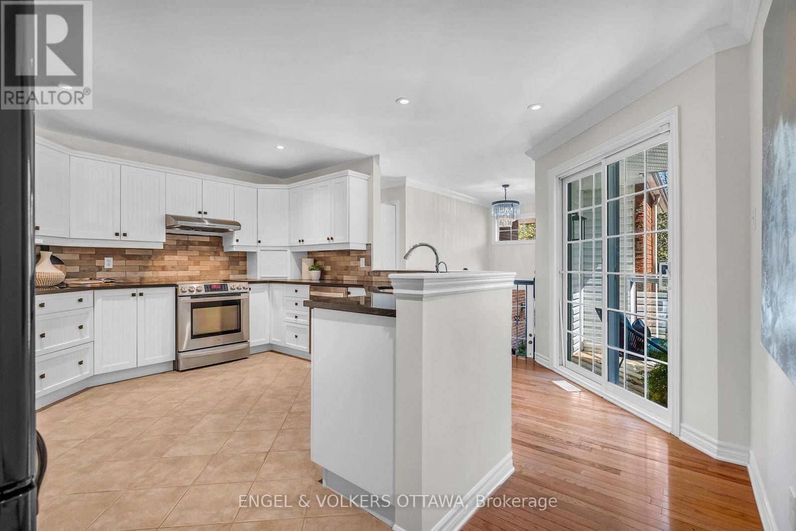 Ottawa, ON K4P1P7,7359 MARCELLA DRIVE