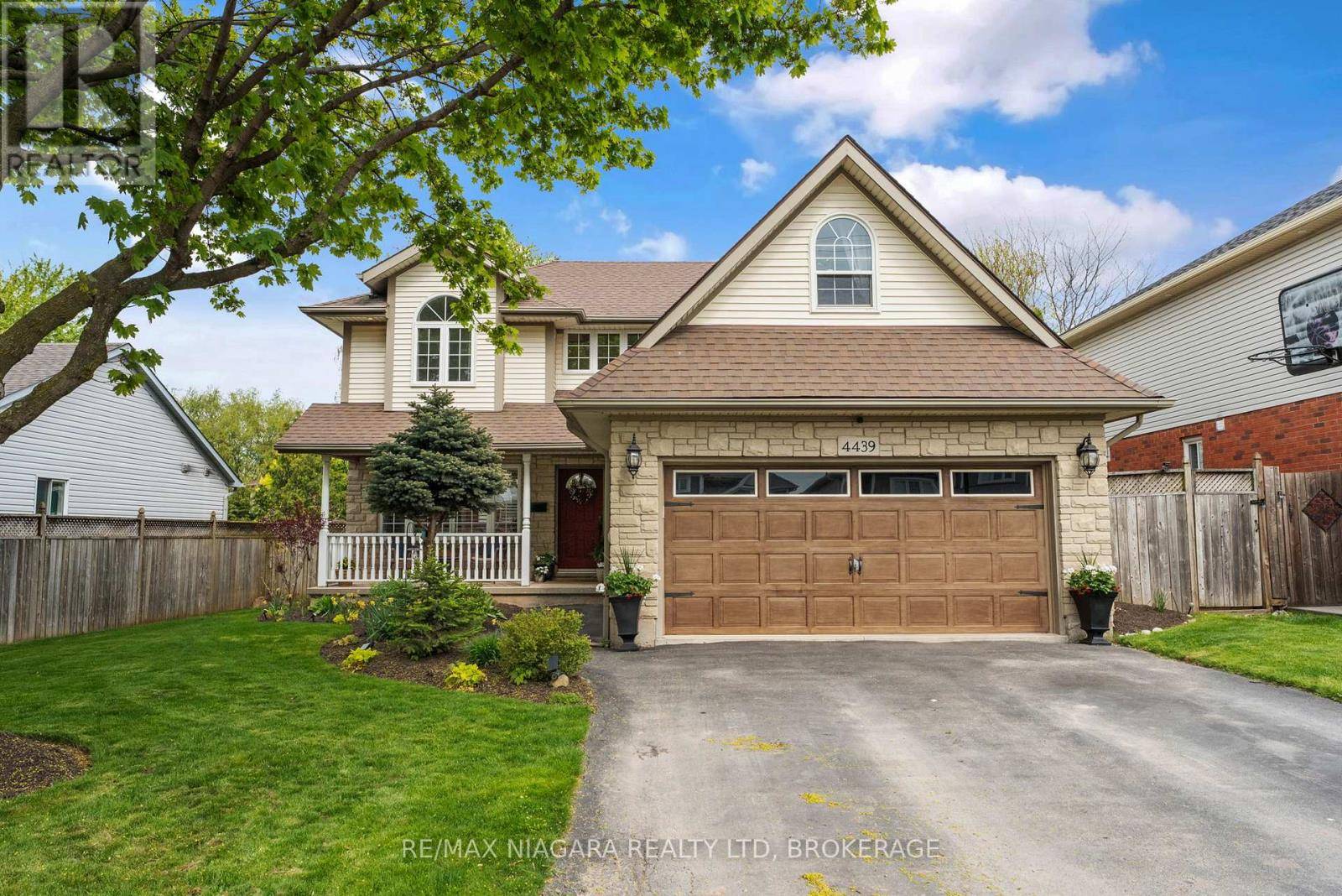 Lincoln (beamsville), ON L0R1B3,4439 LINCOLN AVENUE