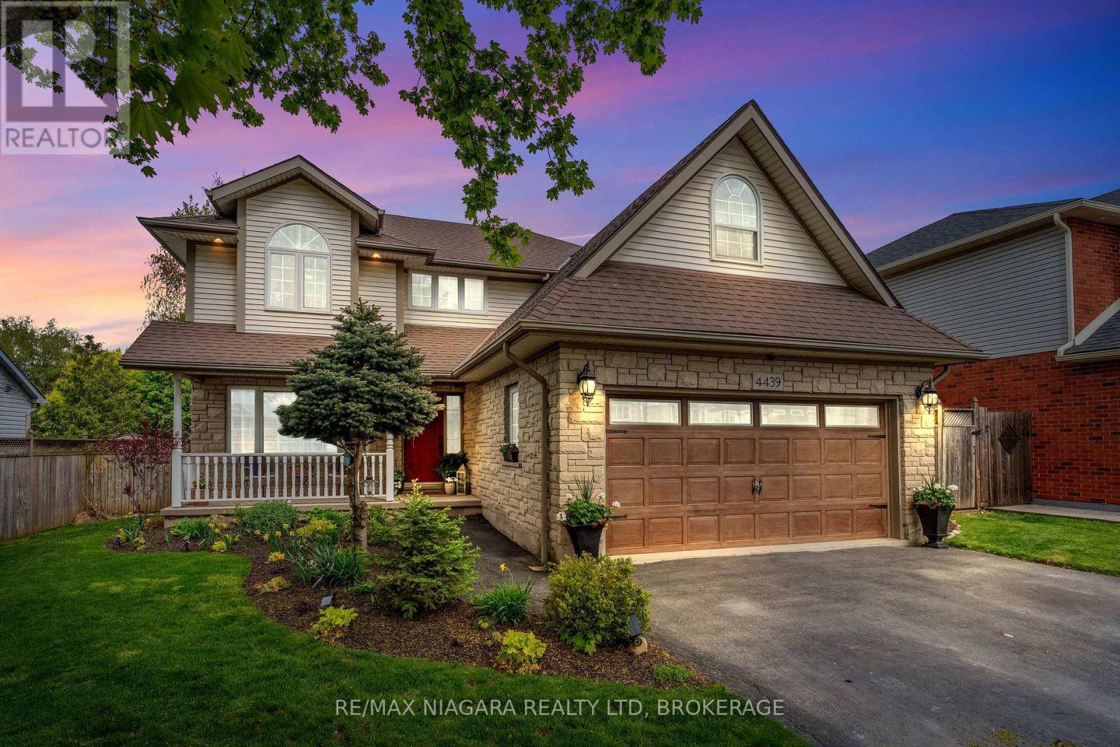 Lincoln (beamsville), ON L0R1B3,4439 LINCOLN AVENUE