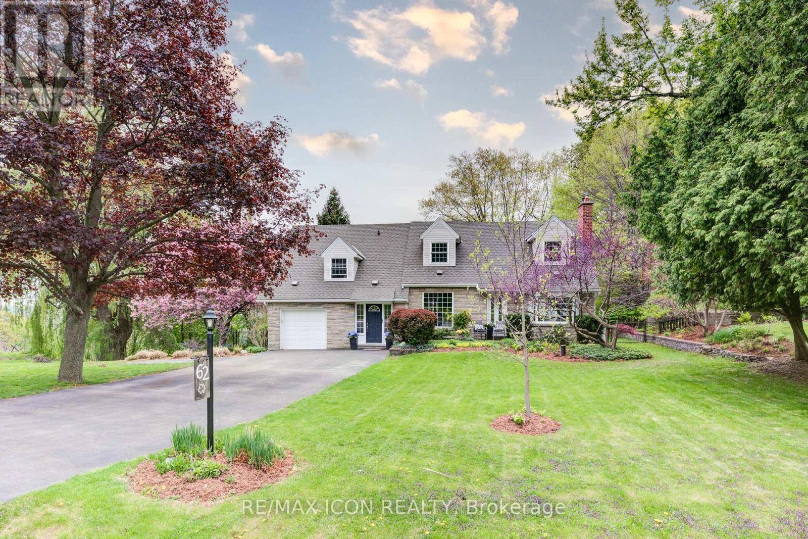 Hamilton (greensville), ON L9H4W4,62 MAPLE AVENUE
