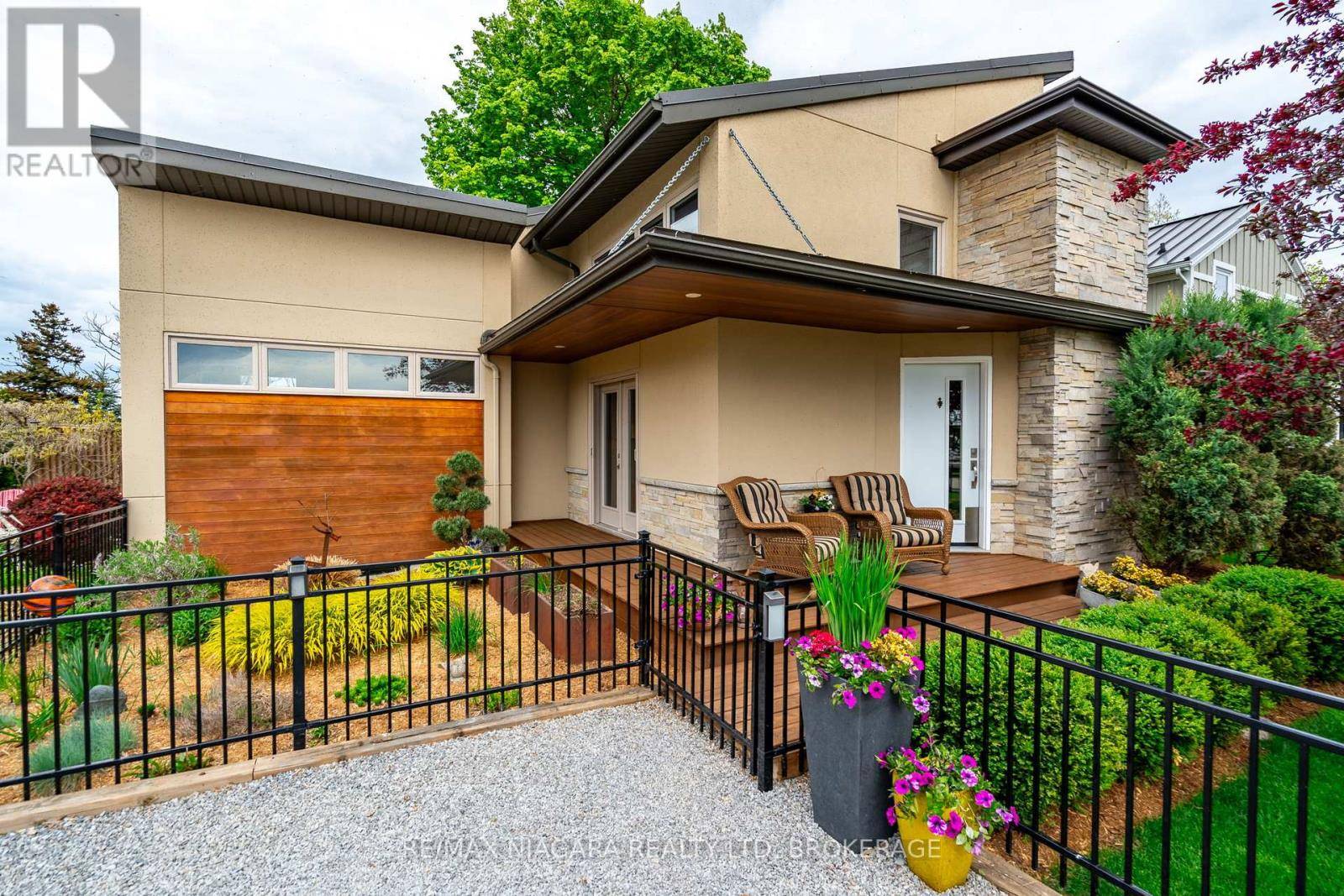 St. Catharines (rural Port), ON L2R6P9,1134 LAKESHORE ROAD W