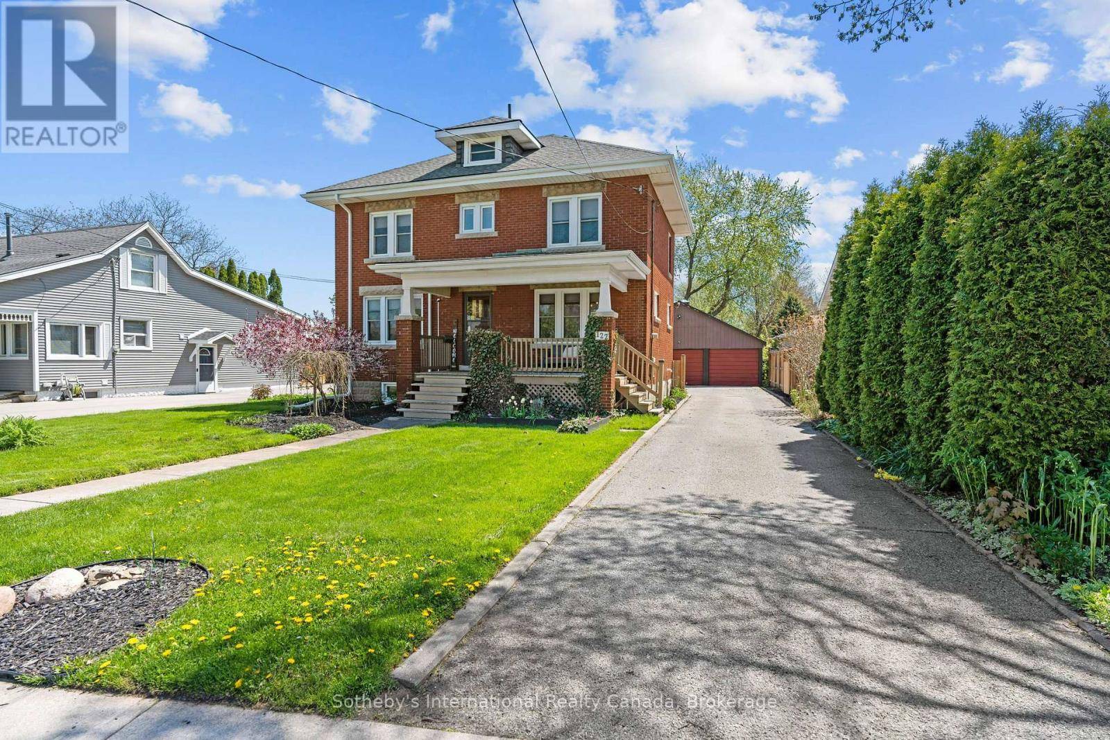 Hamilton (stoney Creek), ON L8G3N4,122 LAKE AVENUE DRIVE