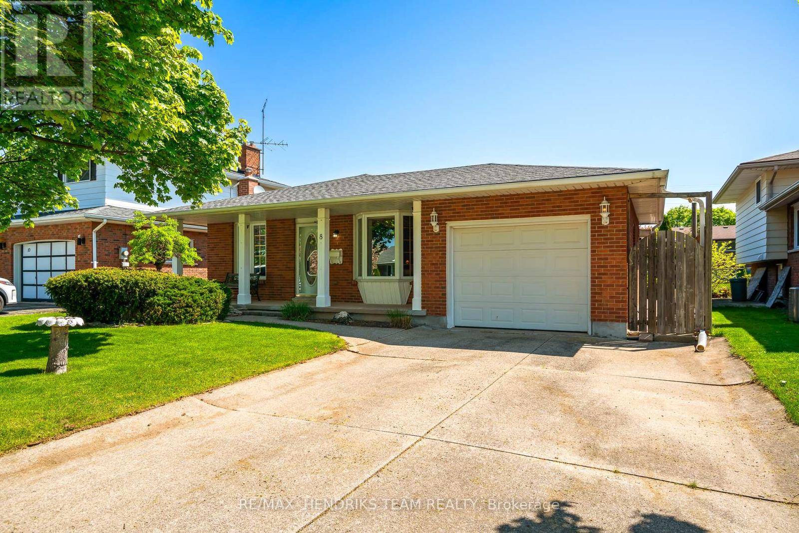 St. Catharines (secord Woods), ON L2P3T2,8 DOLLY CIRCLE