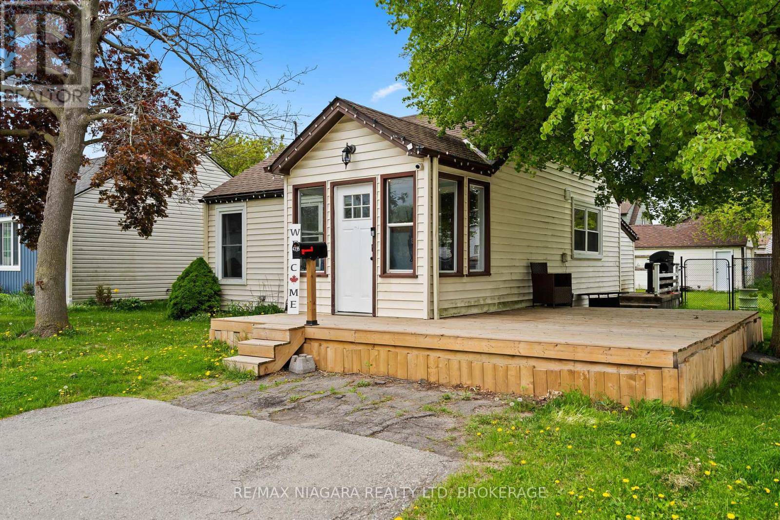 Niagara Falls (downtown), ON L2E4R3,4395 FIFTH AVENUE